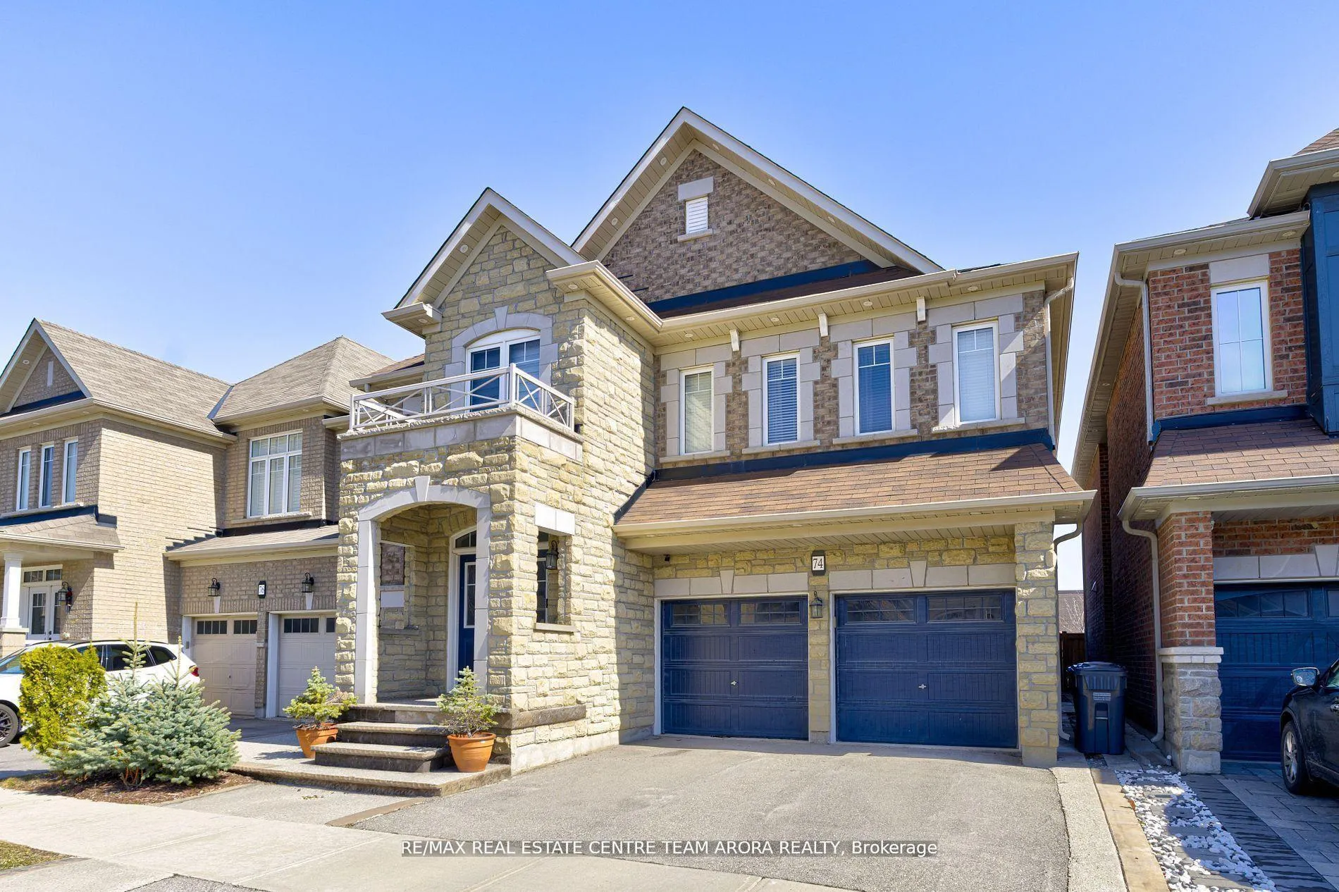Photo 2 of 74 Abercrombie Crescent, Brampton, Northwest Brampton — HOMEH