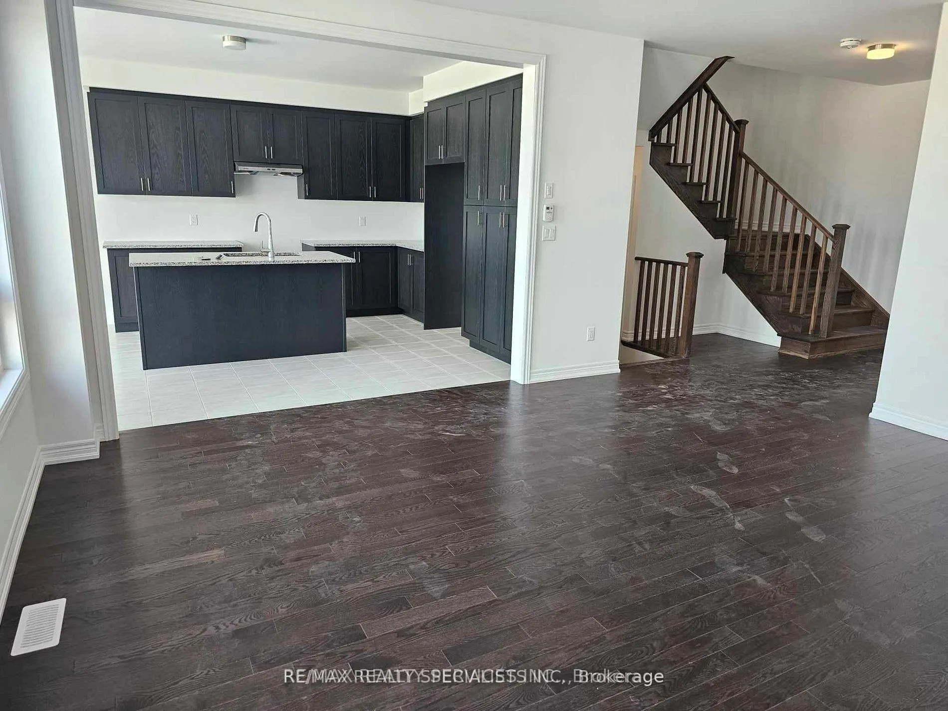 Photo 5 of 155 Fenchurch Manor, Barrie, Rural Barrie Southeast — HOMEH