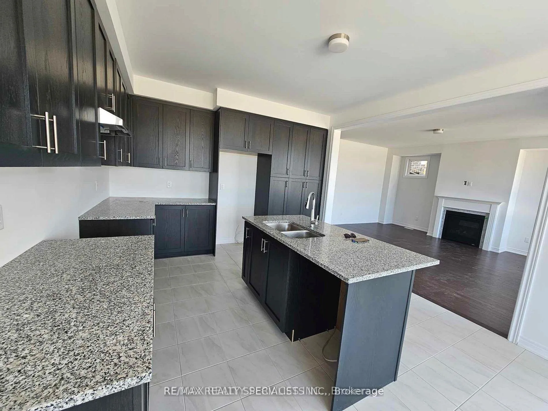 Photo 6 of 155 Fenchurch Manor, Barrie, Rural Barrie Southeast — HOMEH