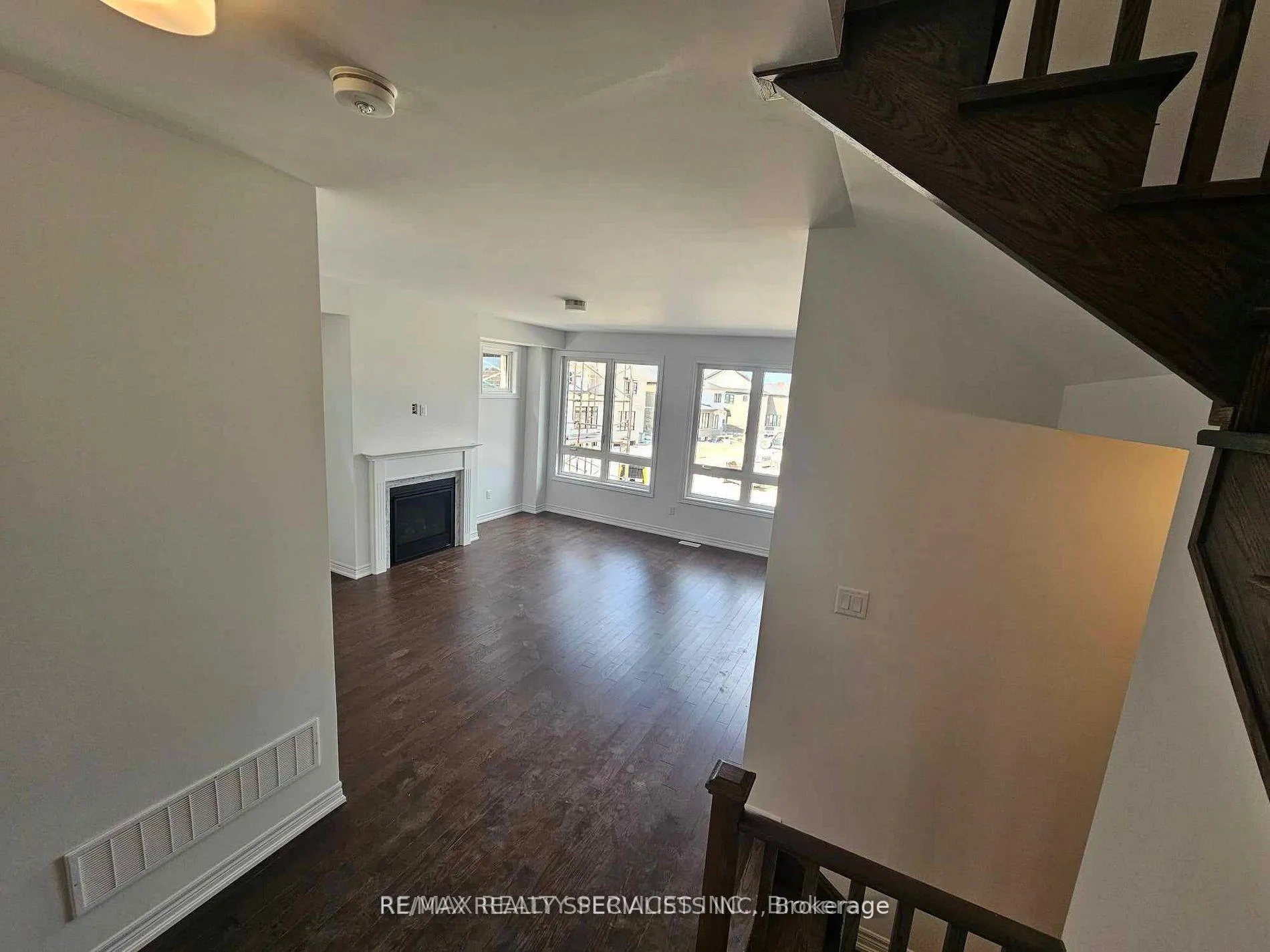 Photo 16 of 155 Fenchurch Manor, Barrie, Rural Barrie Southeast — HOMEH