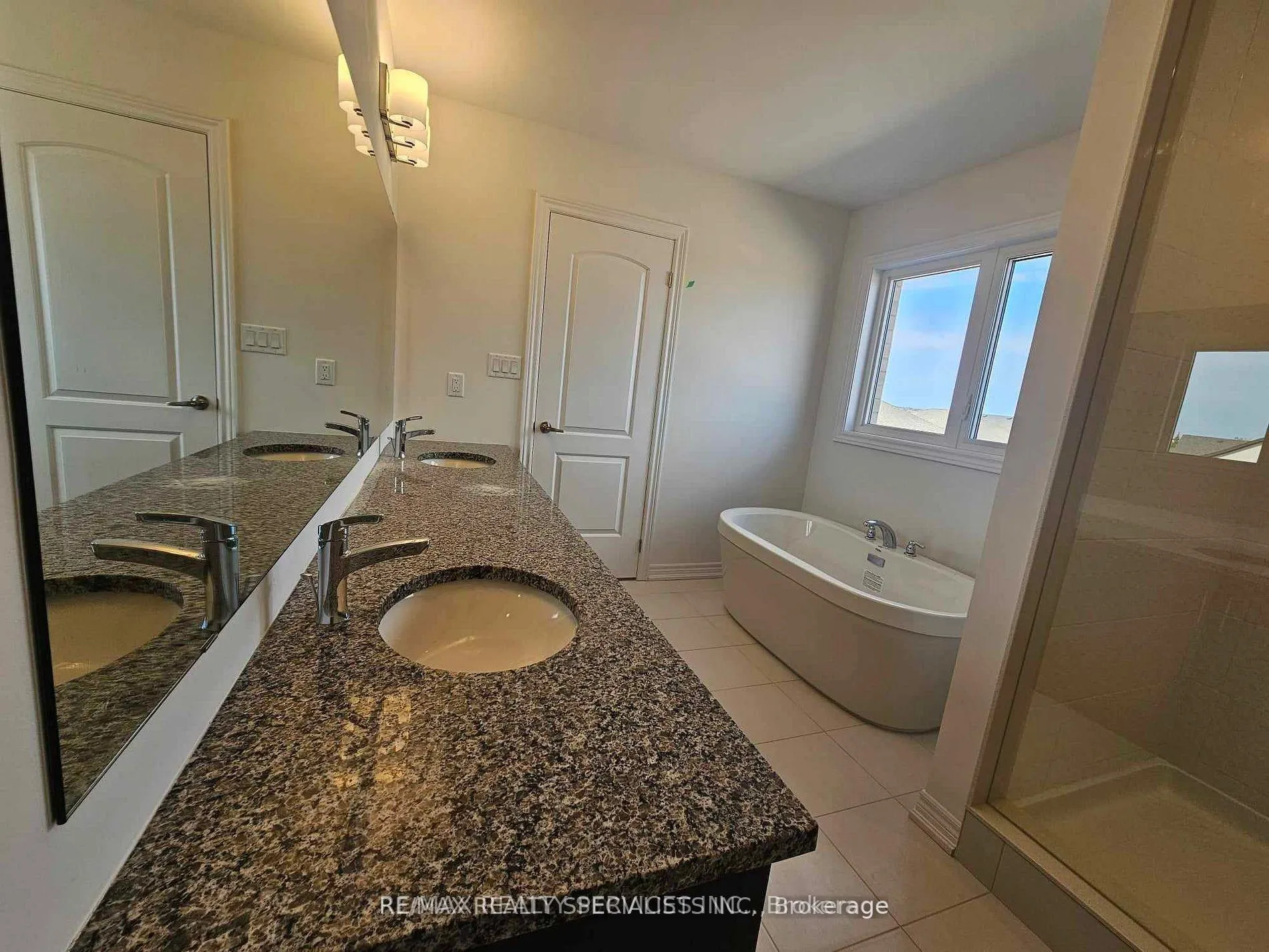 Photo 23 of 155 Fenchurch Manor, Barrie, Rural Barrie Southeast — HOMEH