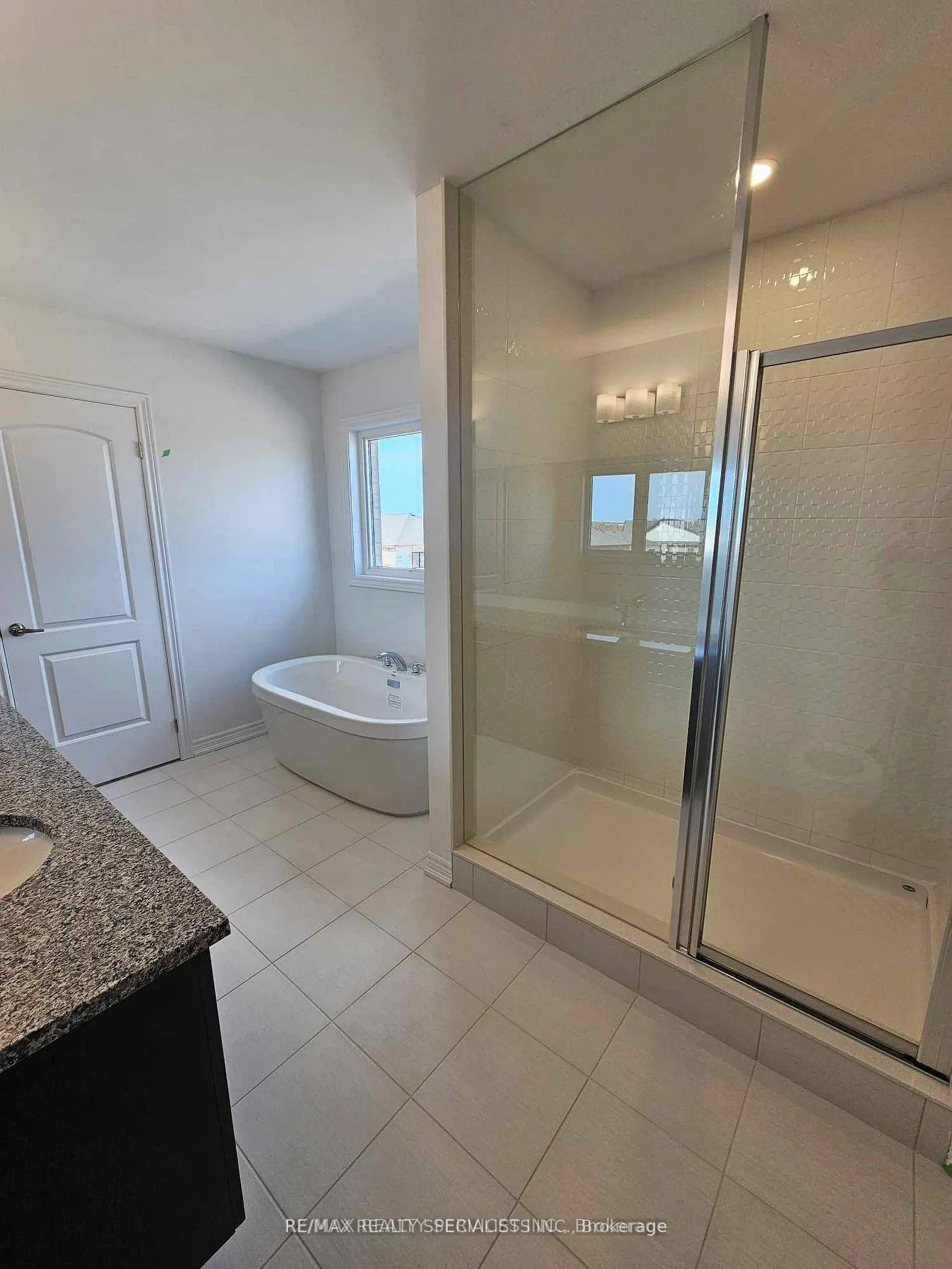 Photo 24 of 155 Fenchurch Manor, Barrie, Rural Barrie Southeast — HOMEH
