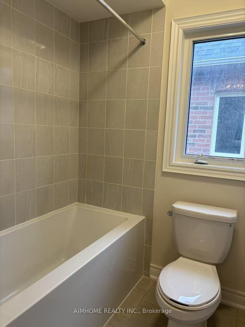 Photo 9 of 24 Father Muckle Avenue, Georgina, Keswick South — HOMEH