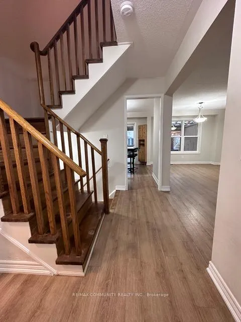 Photo 4 of 93 John Walter Crescent, Clarington, Courtice — HOMEH