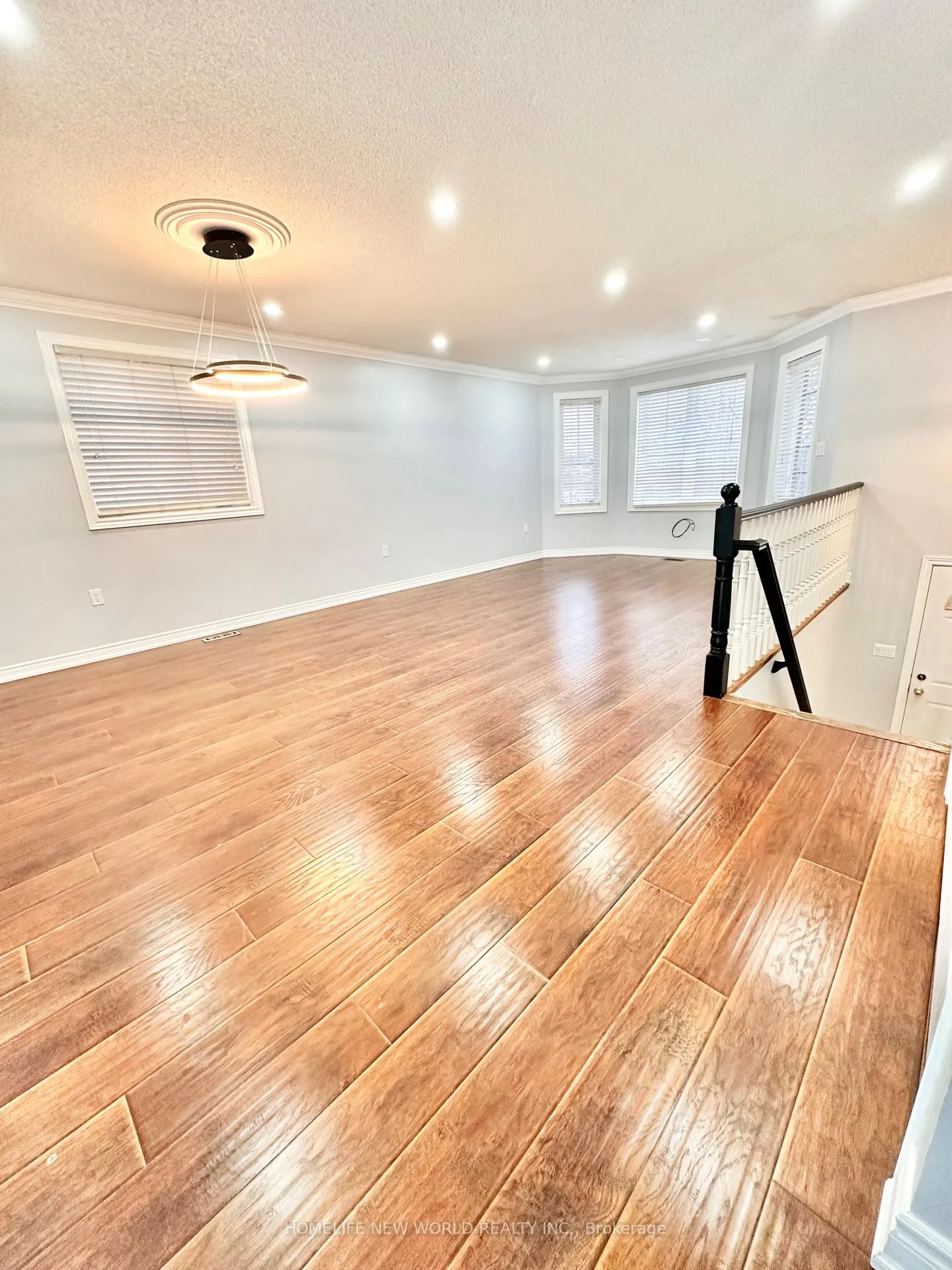 Photo 4 of Unit Main, 5 Jones Drive, Barrie, East Bayfield — HOMEH