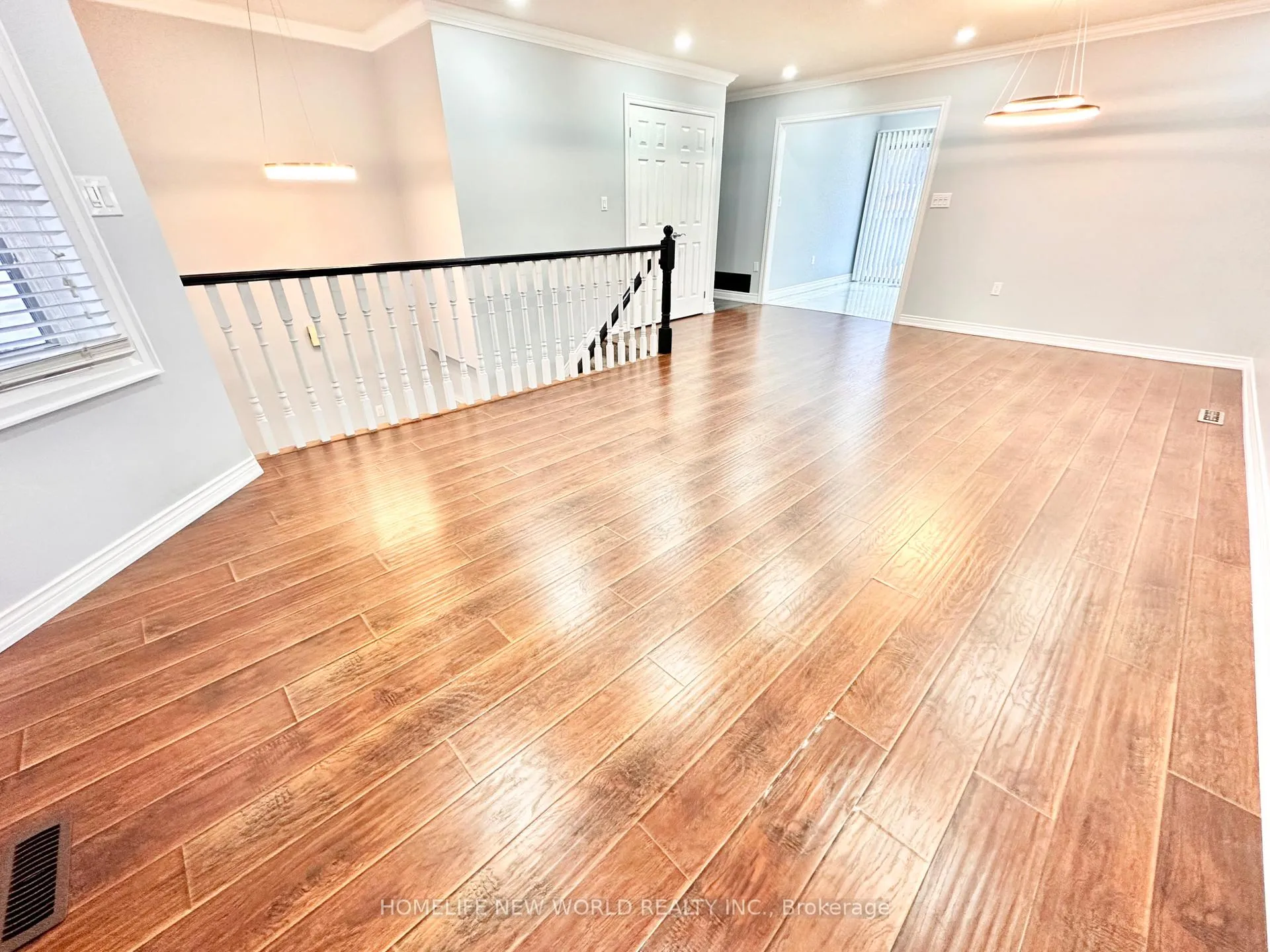 Photo 5 of Unit Main, 5 Jones Drive, Barrie, East Bayfield — HOMEH