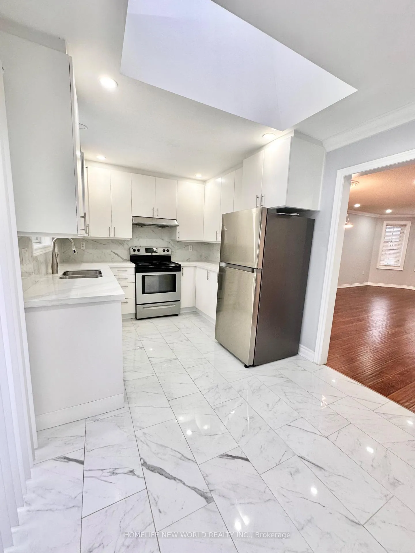 Photo 6 of Unit Main, 5 Jones Drive, Barrie, East Bayfield — HOMEH
