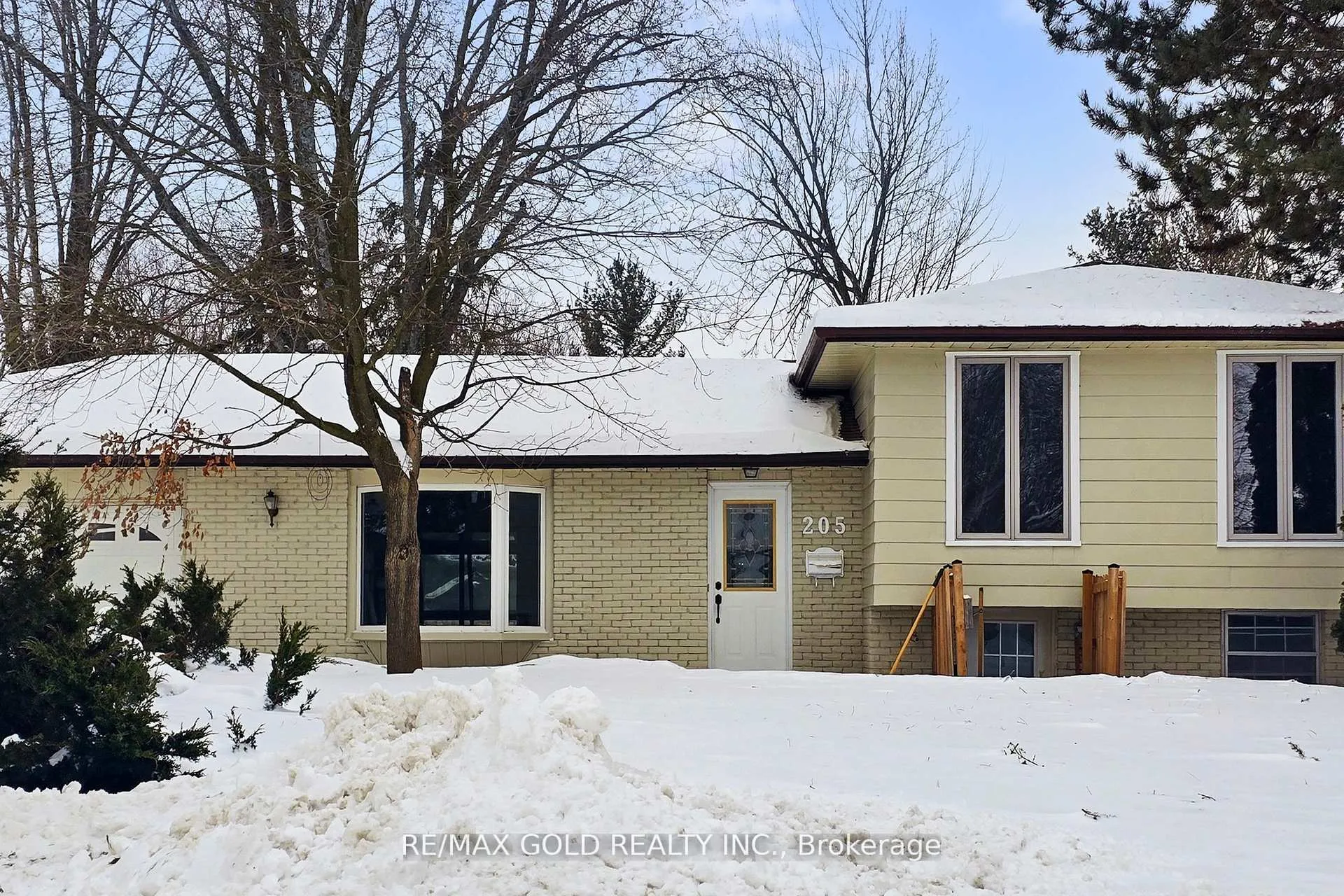 Photo 2 of Unit Main, 205 Cherry Court, Barrie, Bayshore — HOMEH