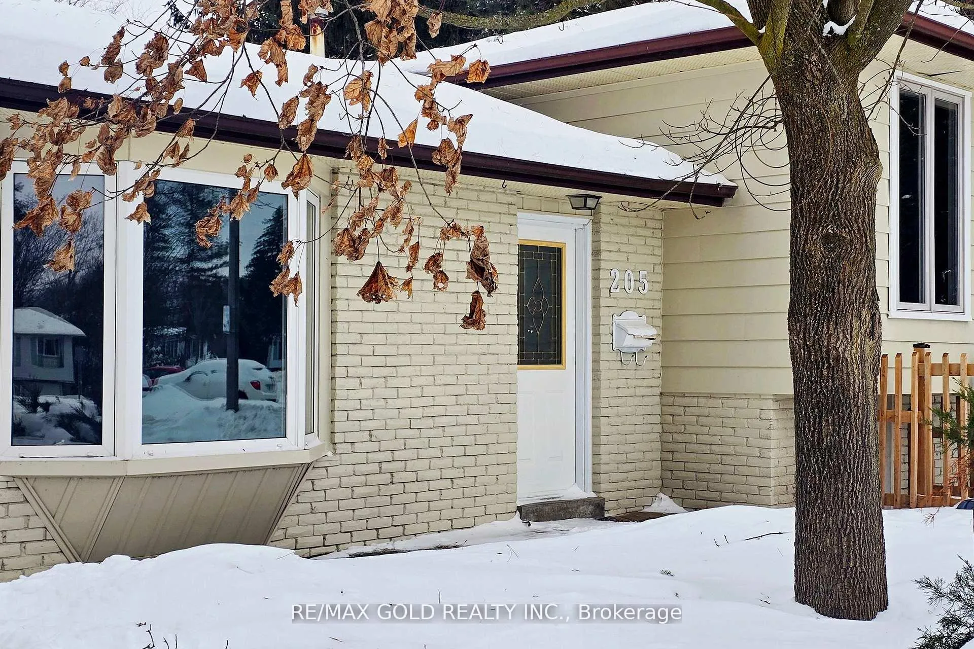 Photo 3 of Unit Main, 205 Cherry Court, Barrie, Bayshore — HOMEH