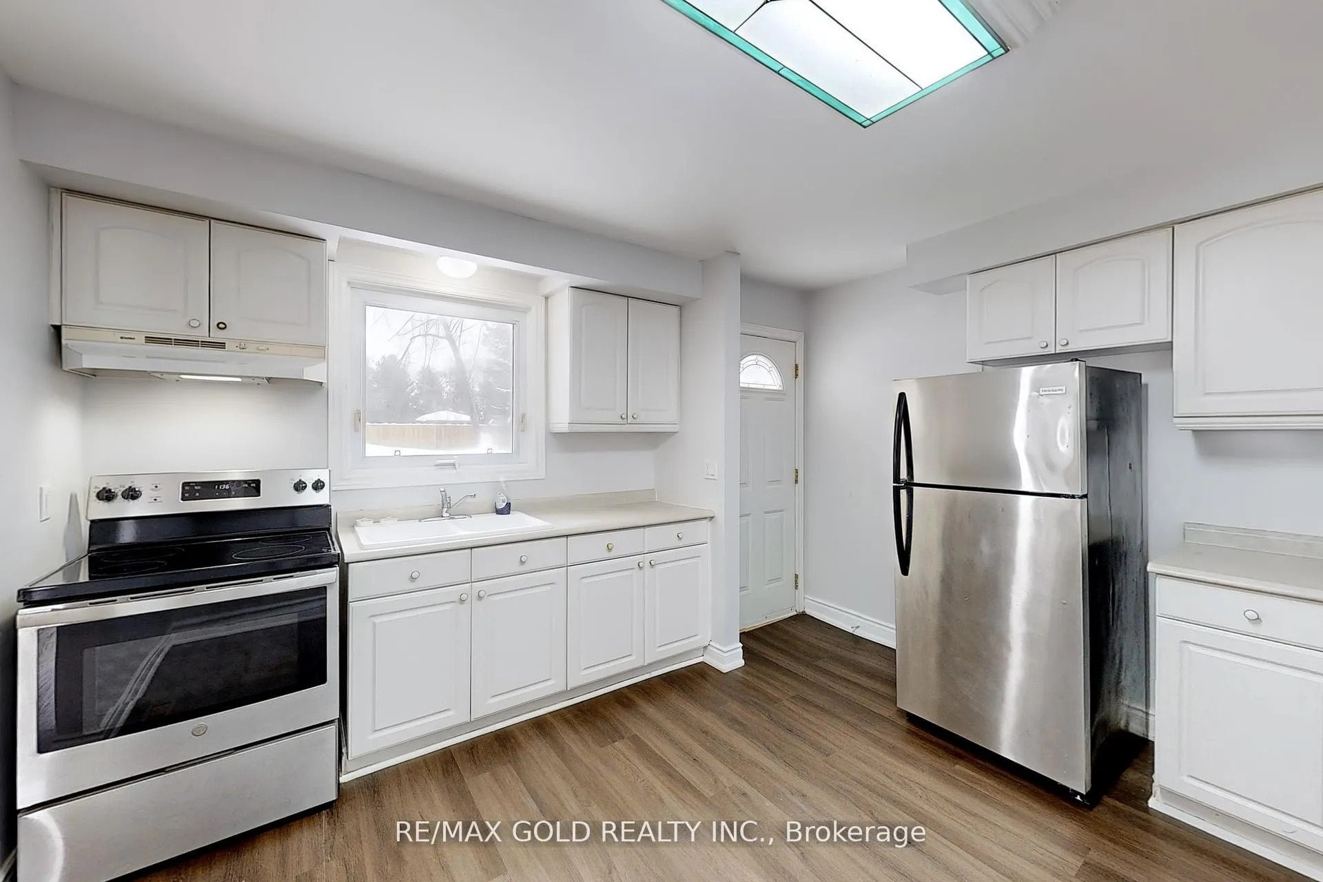Photo 7 of Unit Main, 205 Cherry Court, Barrie, Bayshore — HOMEH