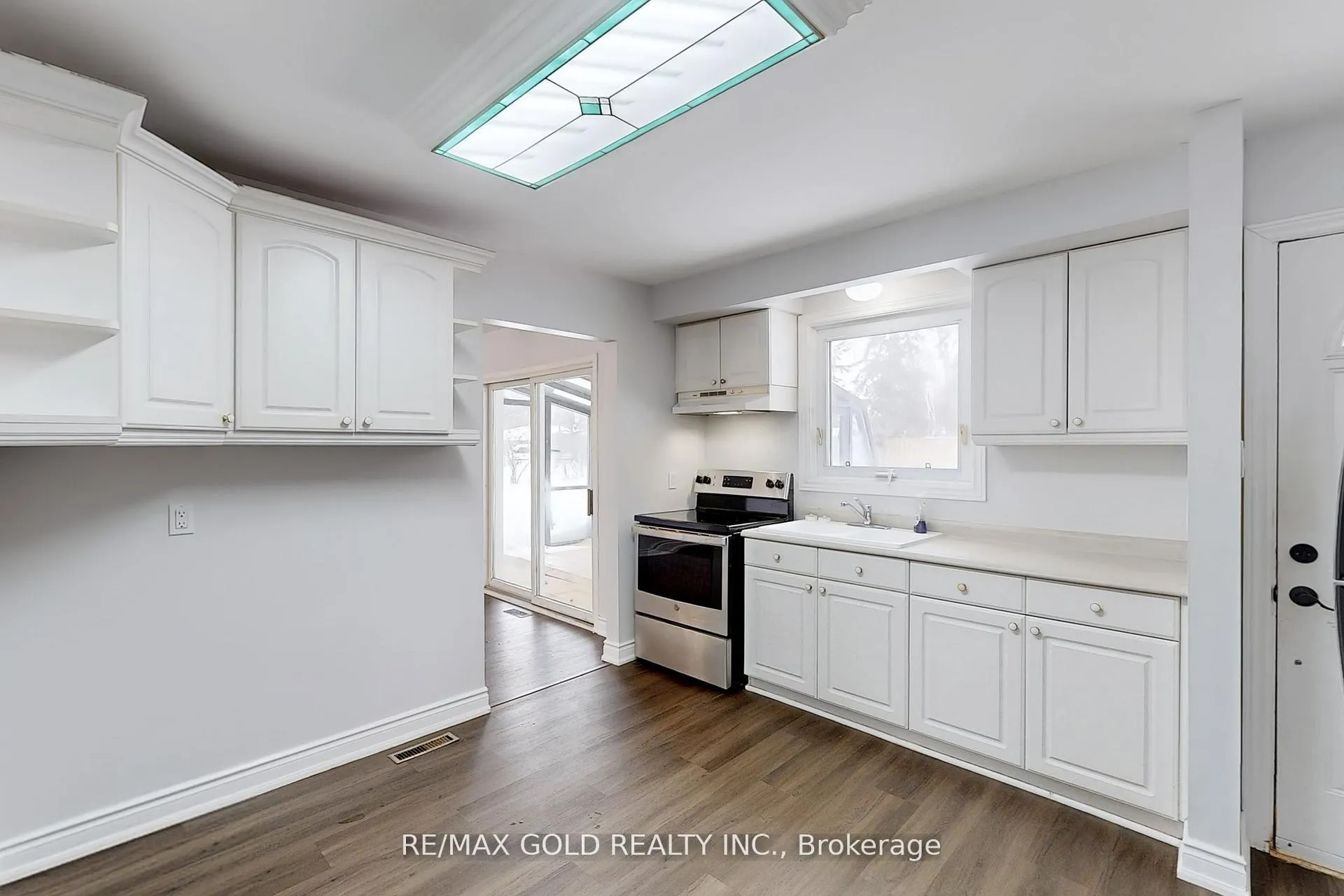Photo 9 of Unit Main, 205 Cherry Court, Barrie, Bayshore — HOMEH