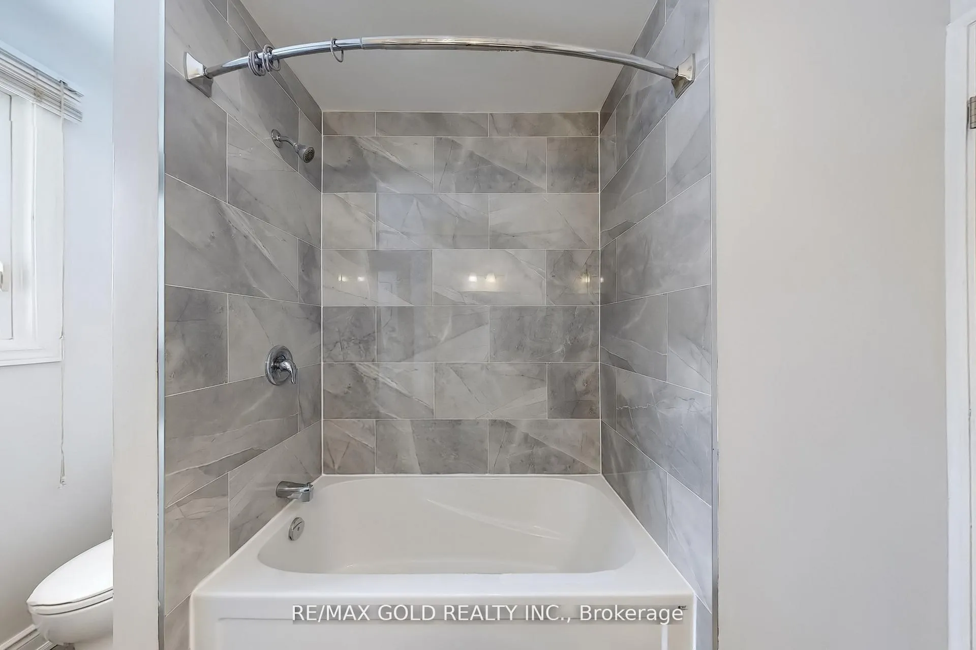 Photo 22 of Unit Main, 205 Cherry Court, Barrie, Bayshore — HOMEH