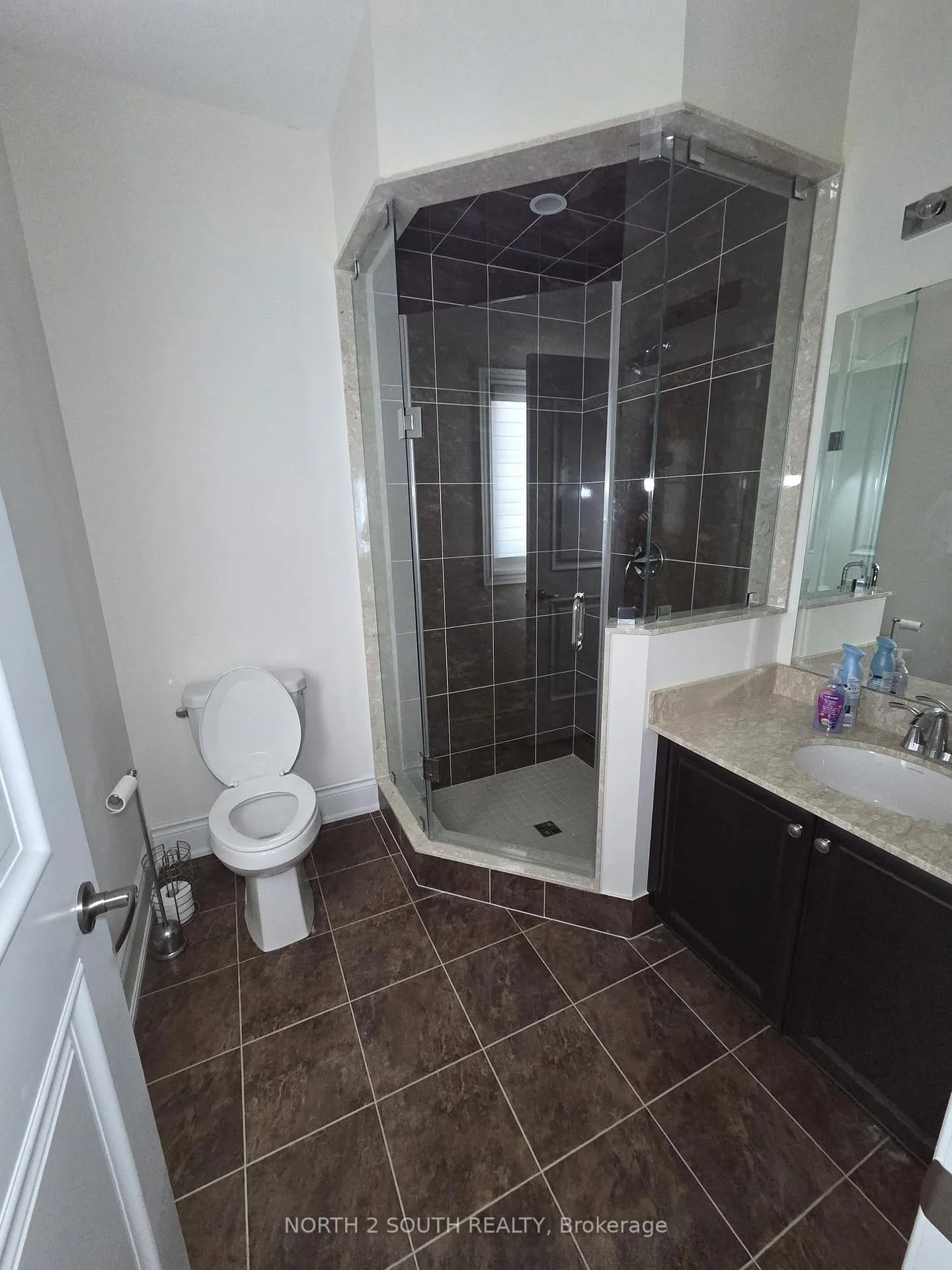 Photo 17 of Unit Upper, 34 Straw Cutter Gate, Vaughan, Patterson — HOMEH