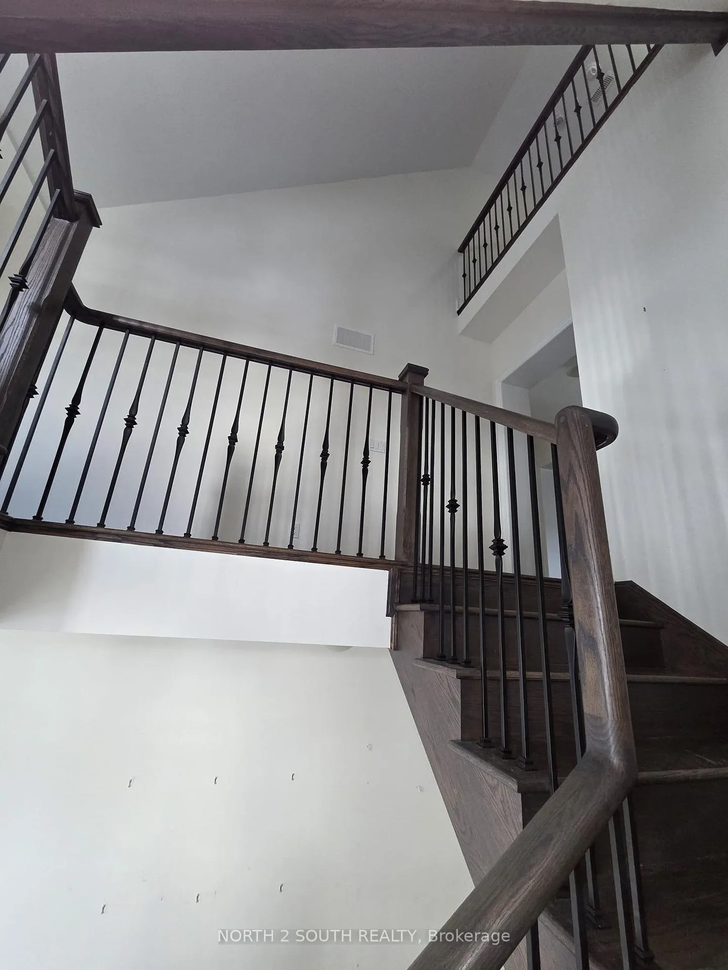Photo 20 of Unit Upper, 34 Straw Cutter Gate, Vaughan, Patterson — HOMEH