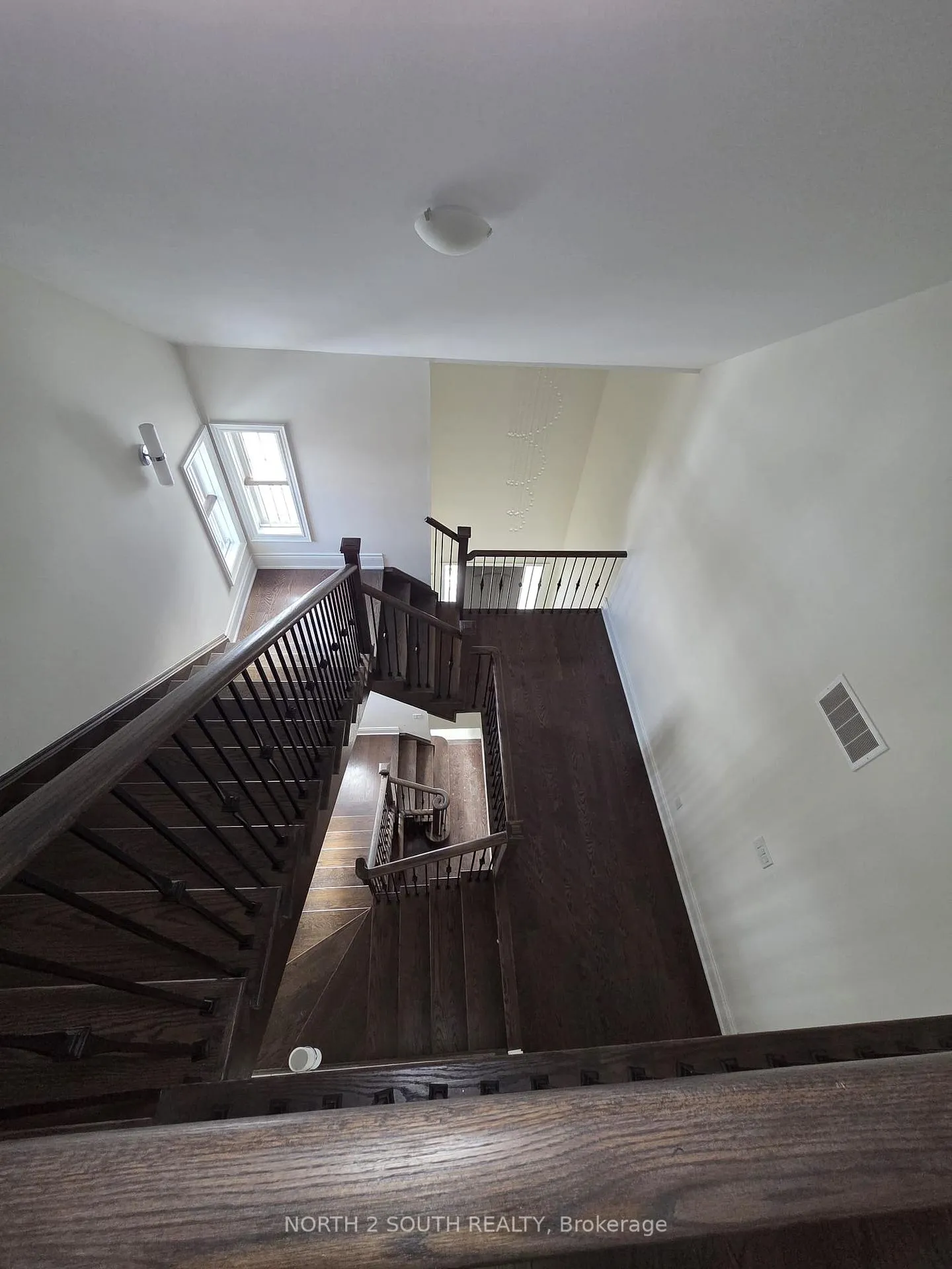Photo 21 of Unit Upper, 34 Straw Cutter Gate, Vaughan, Patterson — HOMEH