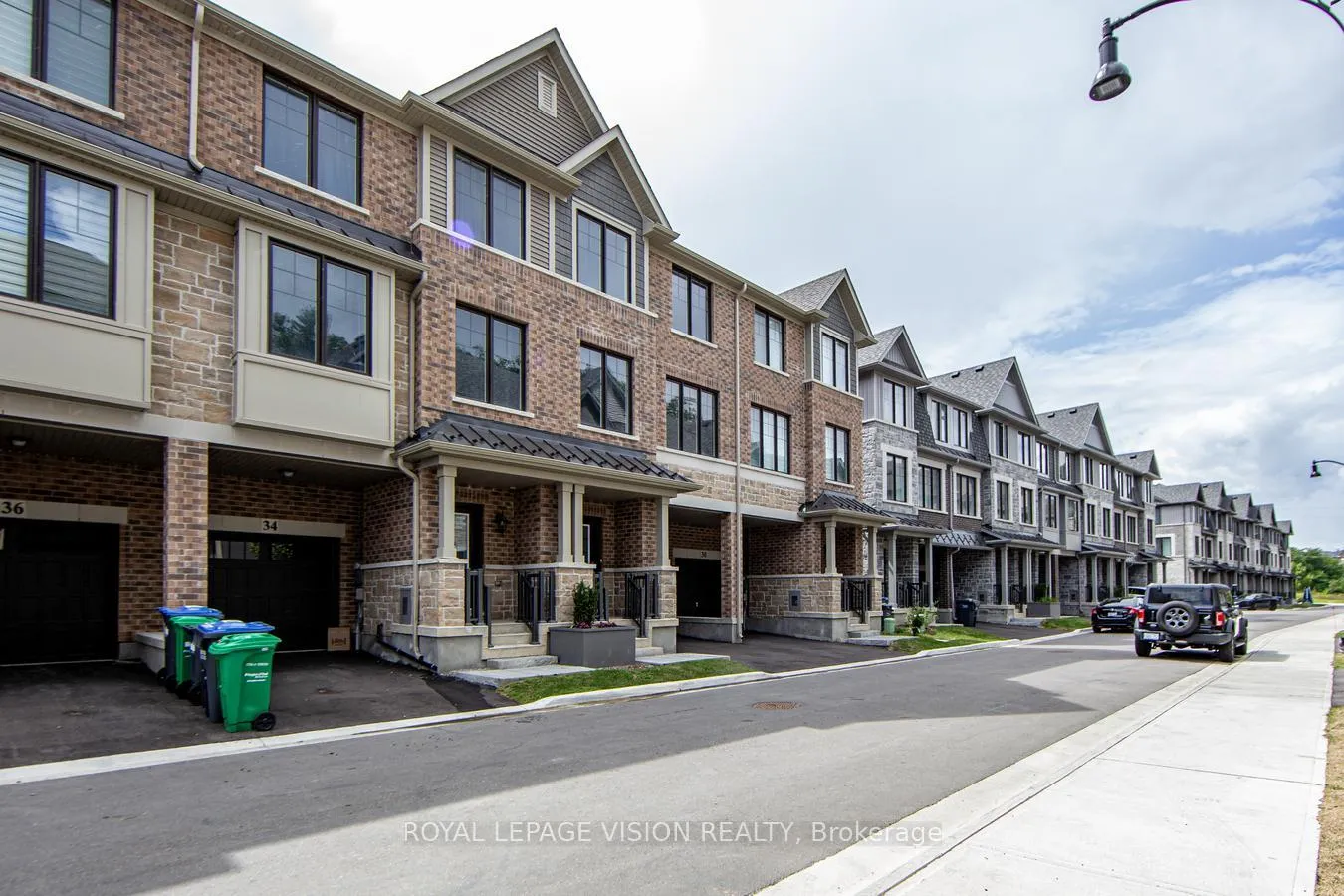 Photo 2 of 32 Folcroft Street, Brampton, Credit Valley — HOMEH