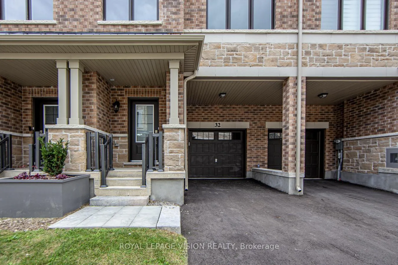 Photo 3 of 32 Folcroft Street, Brampton, Credit Valley — HOMEH