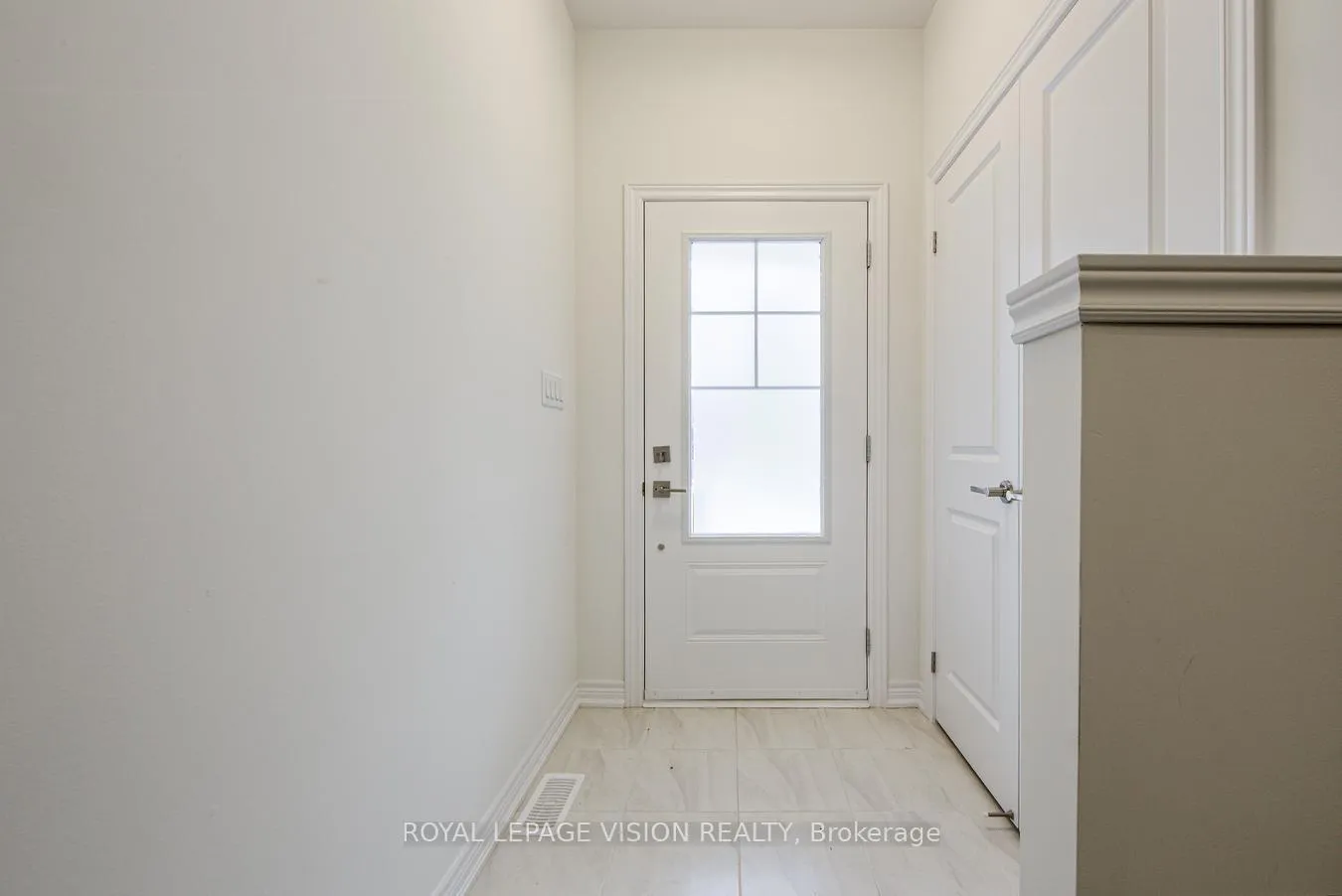 Photo 4 of 32 Folcroft Street, Brampton, Credit Valley — HOMEH