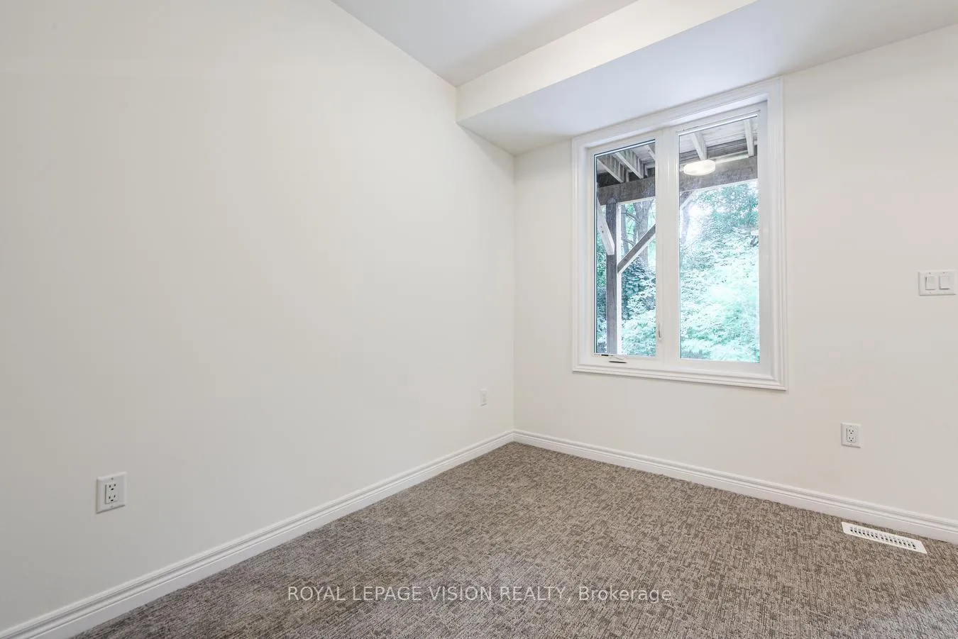 Photo 6 of 32 Folcroft Street, Brampton, Credit Valley — HOMEH