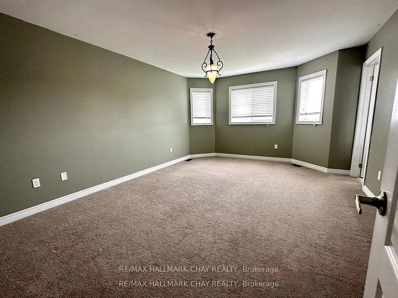 Photo 11 of 71 Pearl Drive, Orillia — HOMEH
