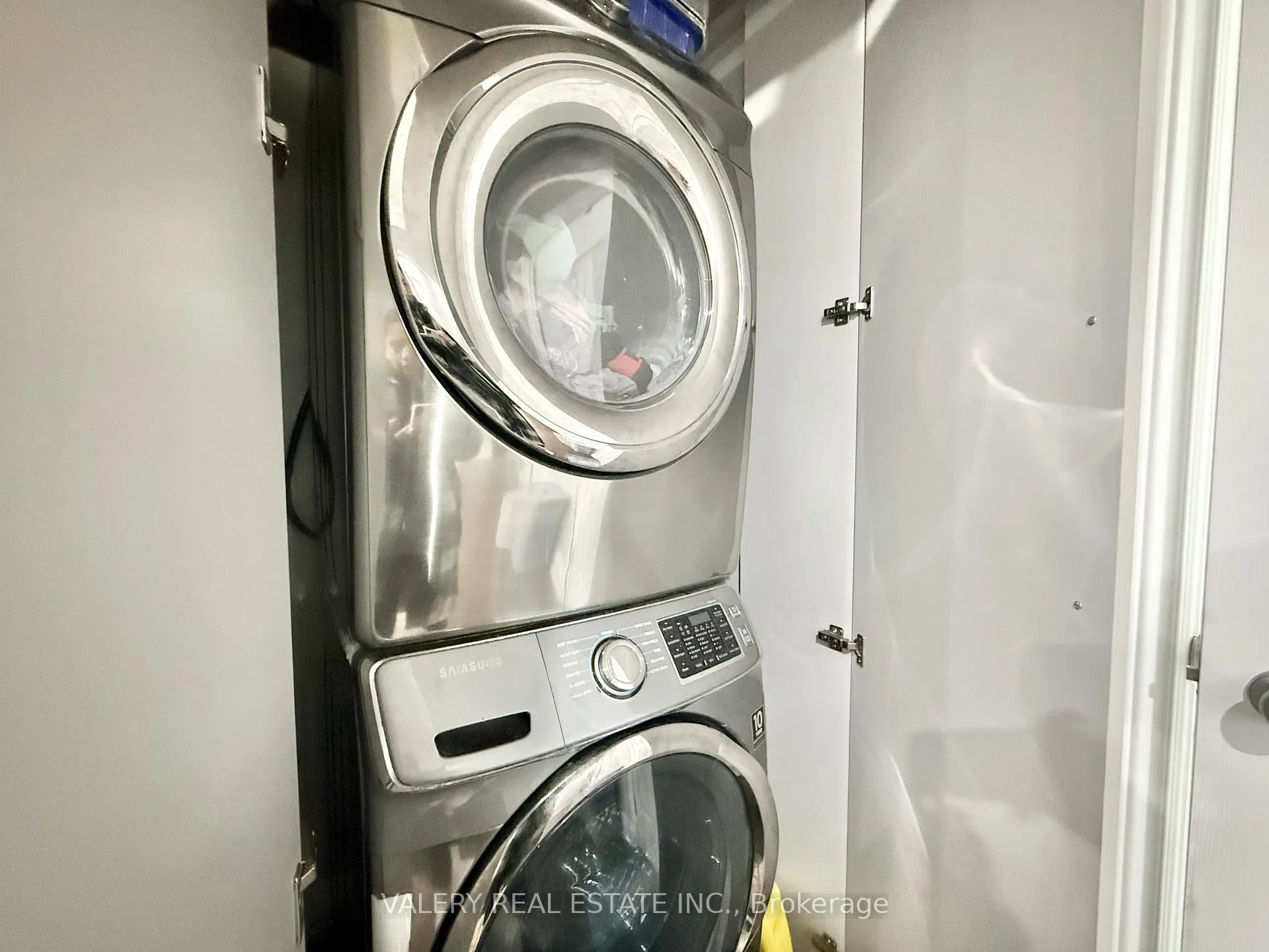 Photo 5 of 15 Perkins Drive, Brampton, Northwest Sandalwood Parkway — HOMEH