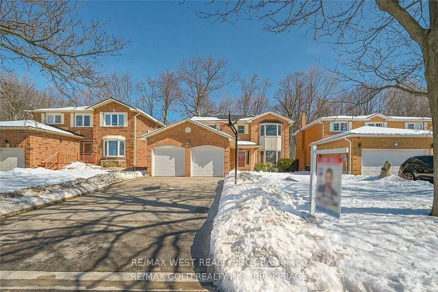 Photo 4 of 48 Regentview Drive, Brampton, Heart Lake East — HOMEH