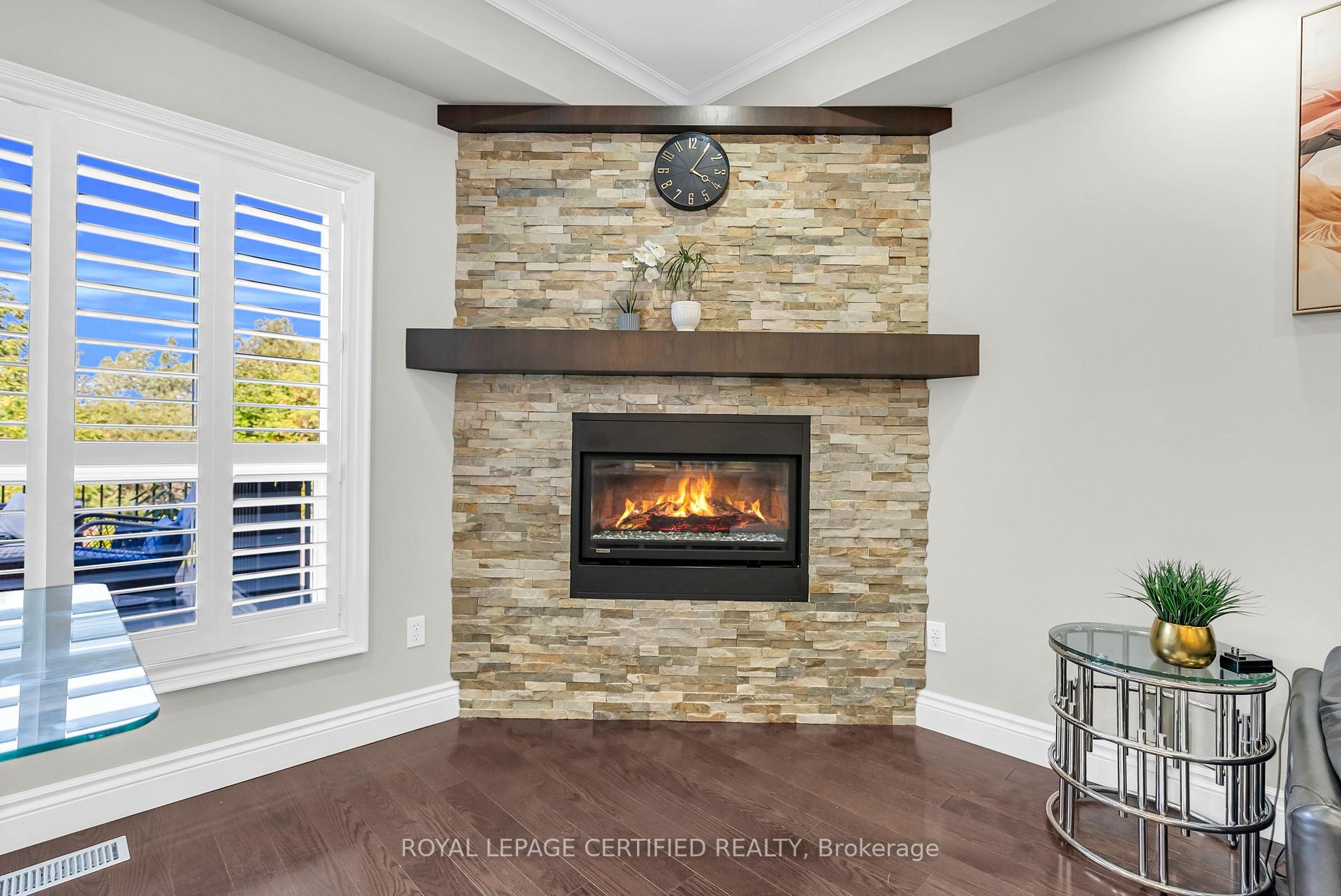 Photo 10 of 4093 Medland Drive, Burlington, Rose — HOMEH