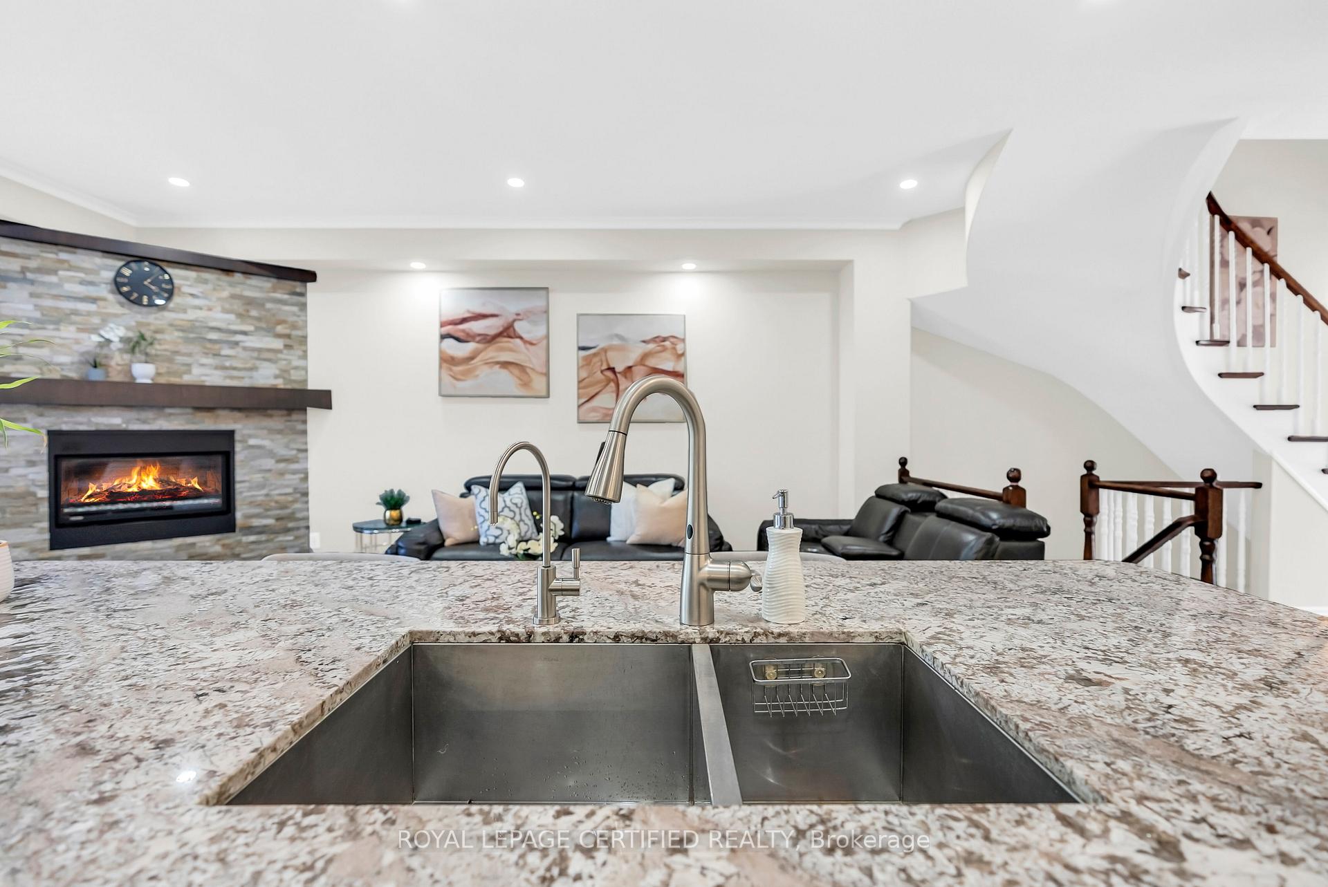 Photo 17 of 4093 Medland Drive, Burlington, Rose — HOMEH