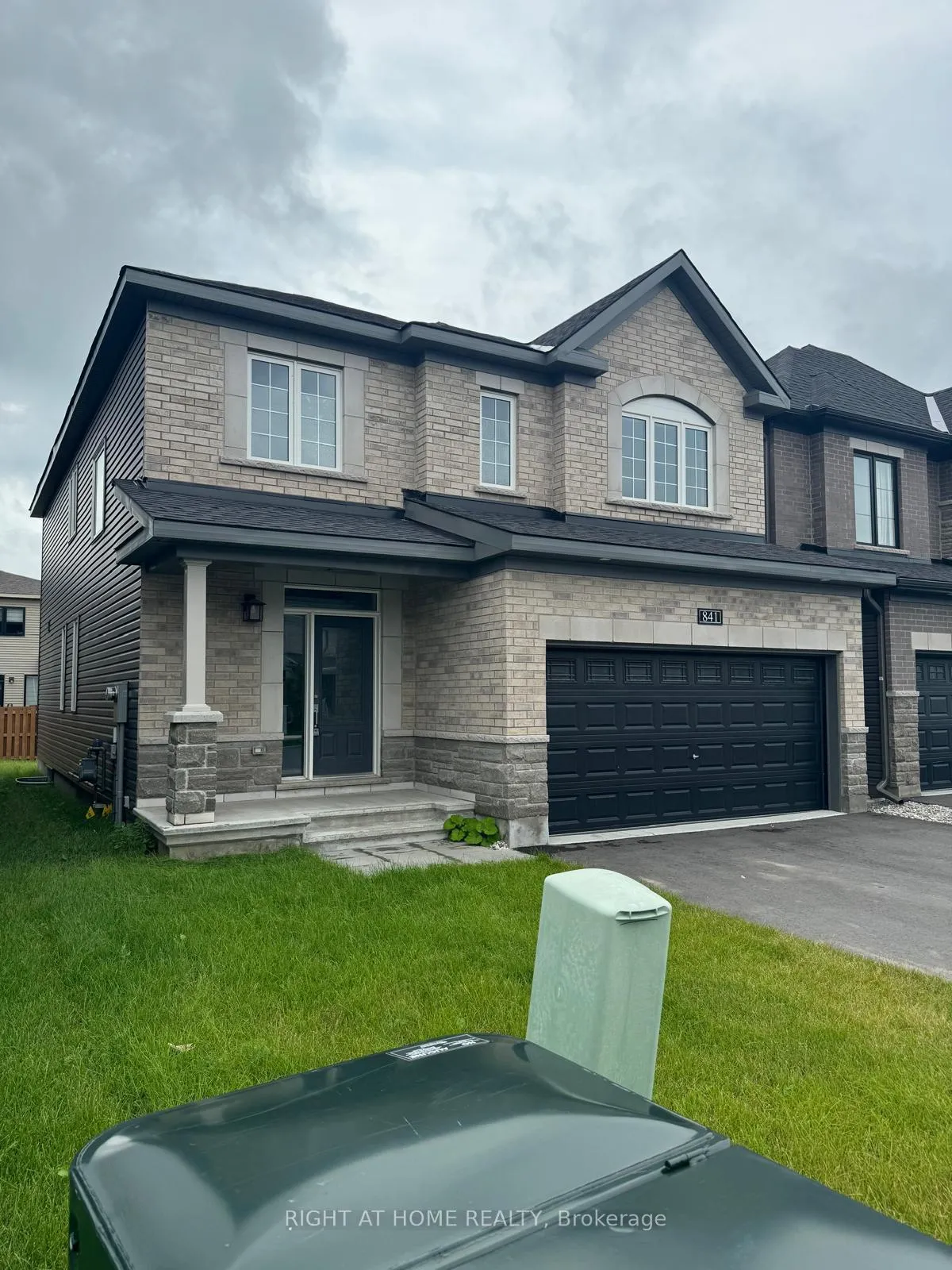 Photo 2 of 841 Cappamore Drive, Ottawa, Barrhaven - Half Moon Bay — HOMEH