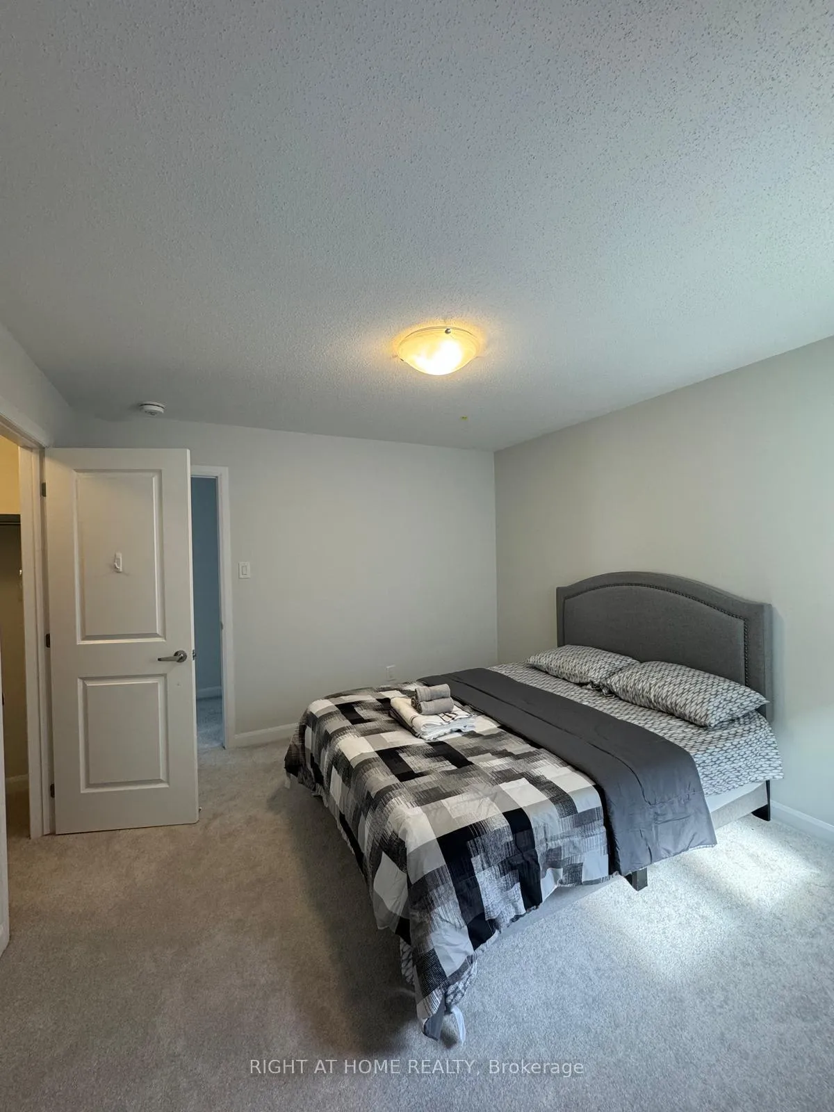 Photo 15 of 841 Cappamore Drive, Ottawa, Barrhaven - Half Moon Bay — HOMEH
