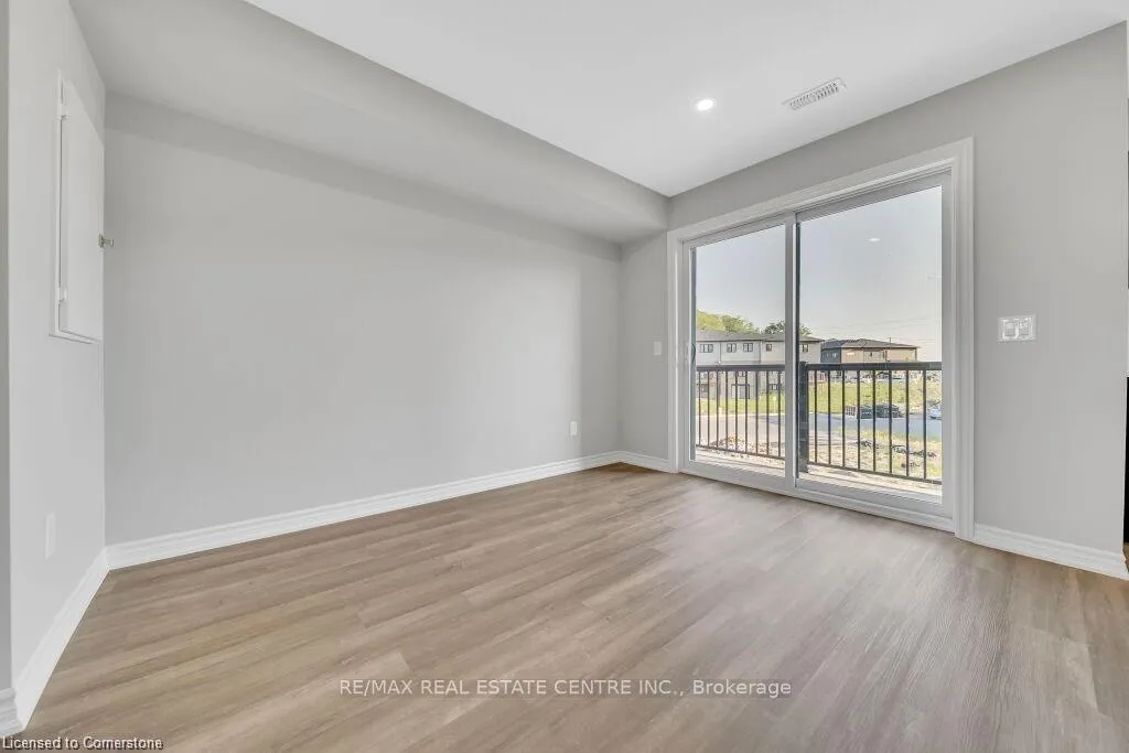 Photo 4 of 273 Chapel Hill Drive, Kitchener — HOMEH