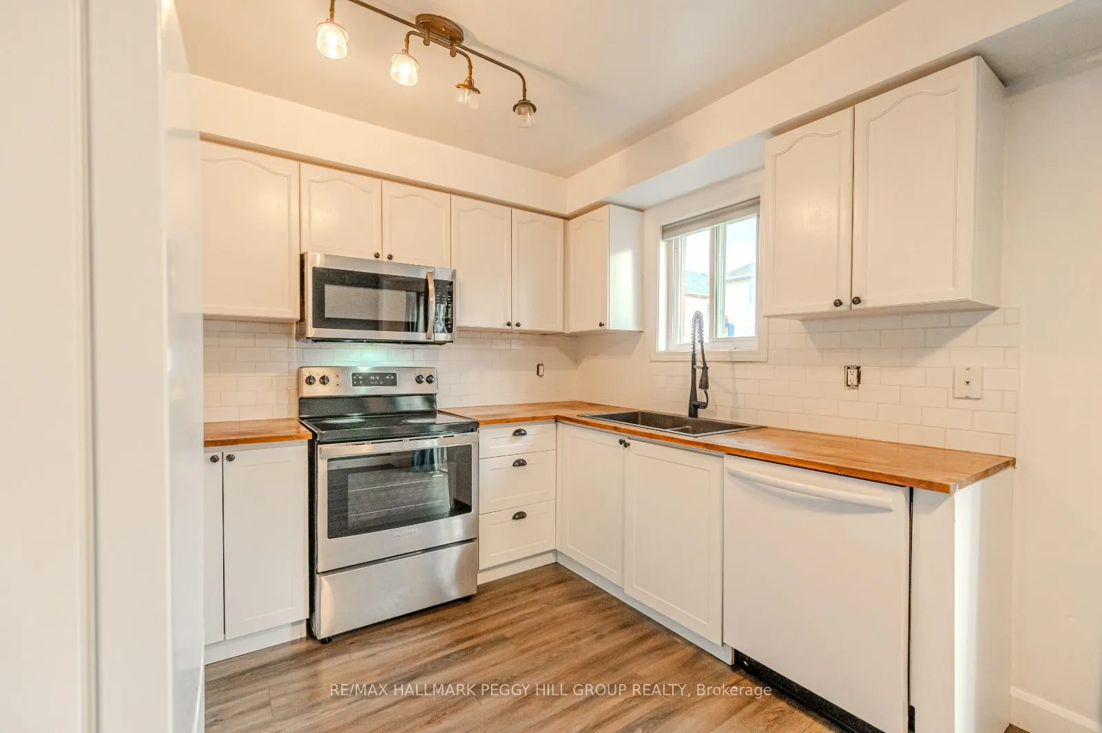 Photo 3 of 87 Pringle Drive, Barrie, Edgehill Drive — HOMEH