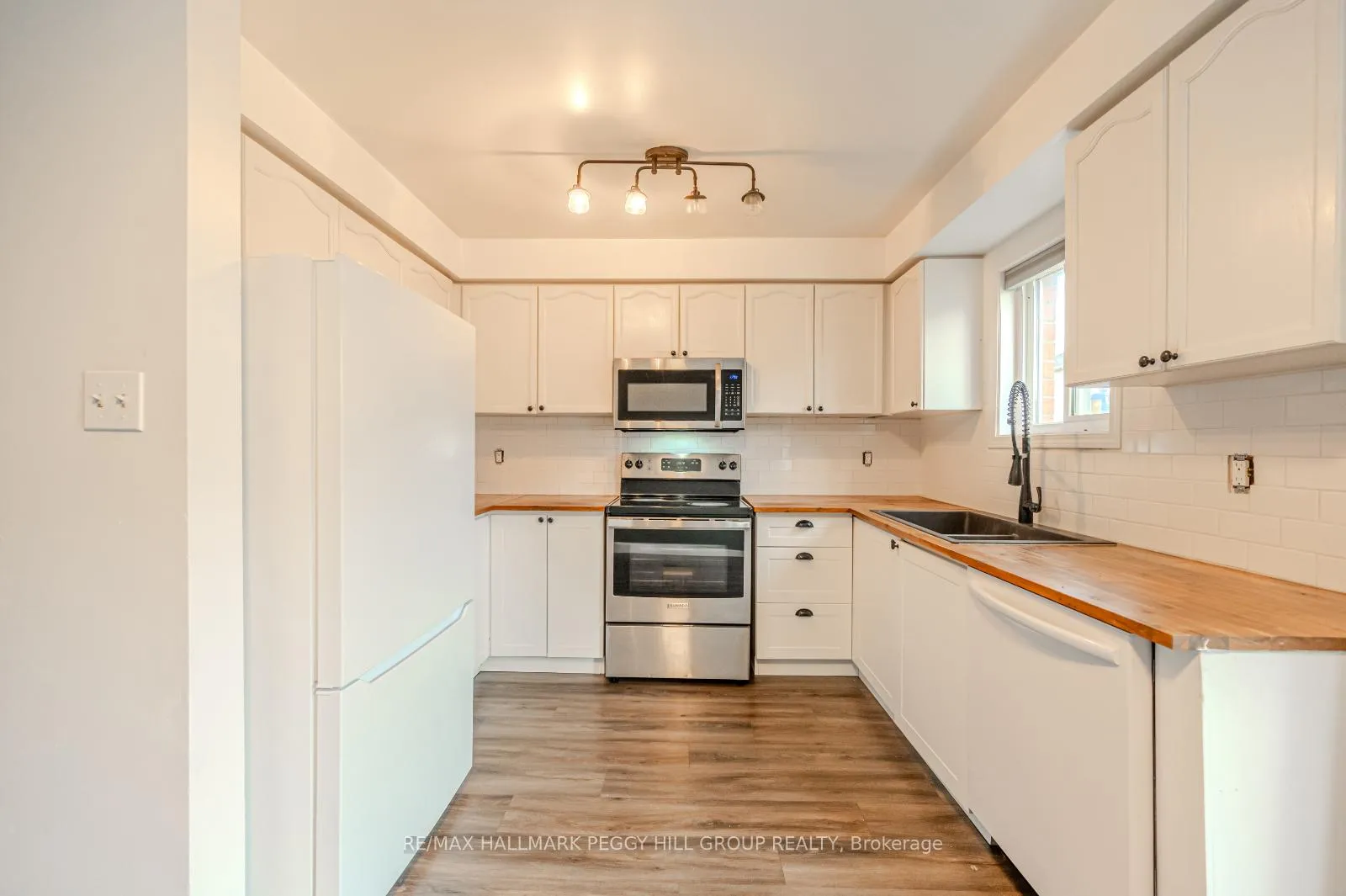 Photo 4 of 87 Pringle Drive, Barrie, Edgehill Drive — HOMEH