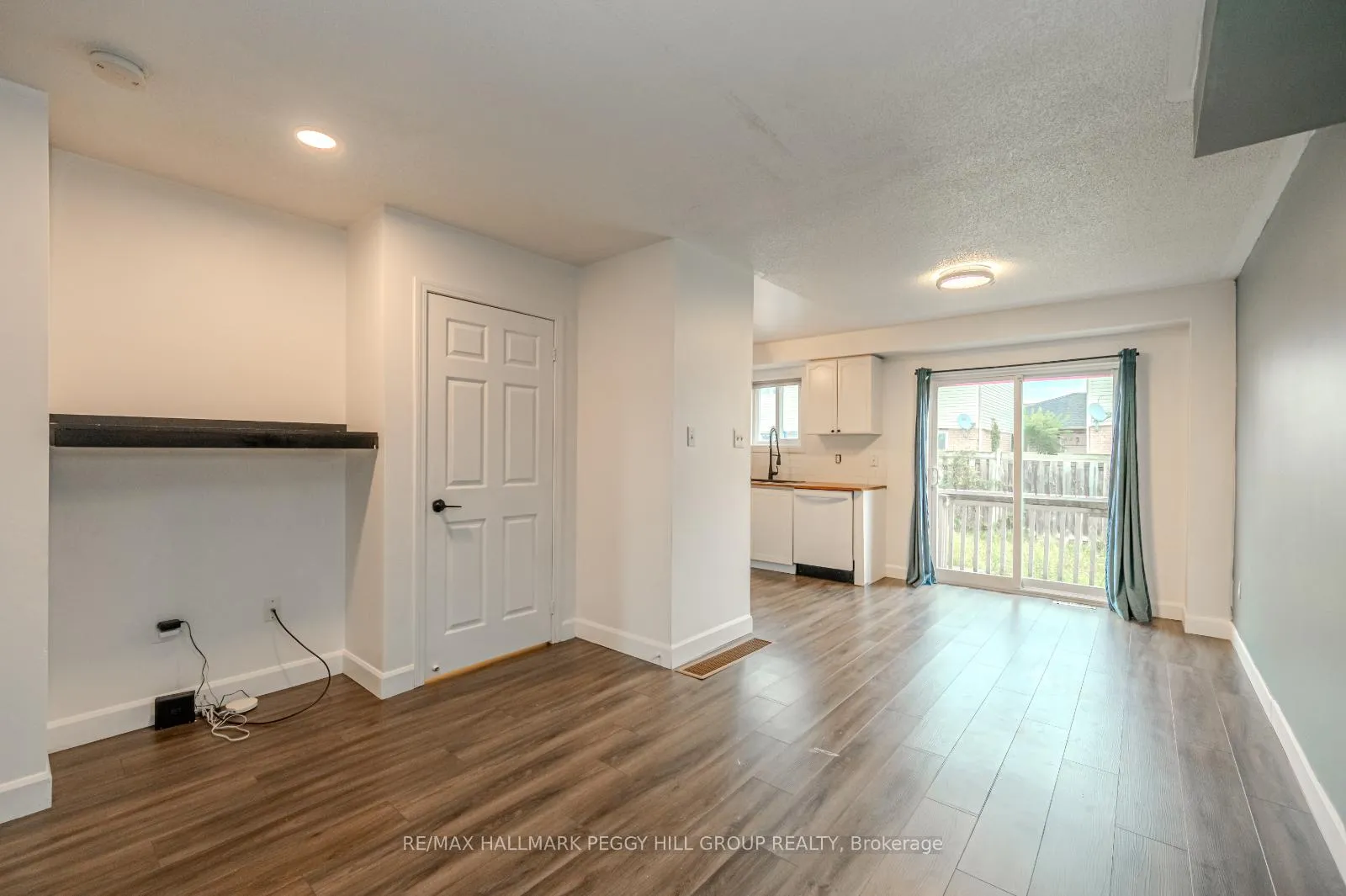 Photo 7 of 87 Pringle Drive, Barrie, Edgehill Drive — HOMEH