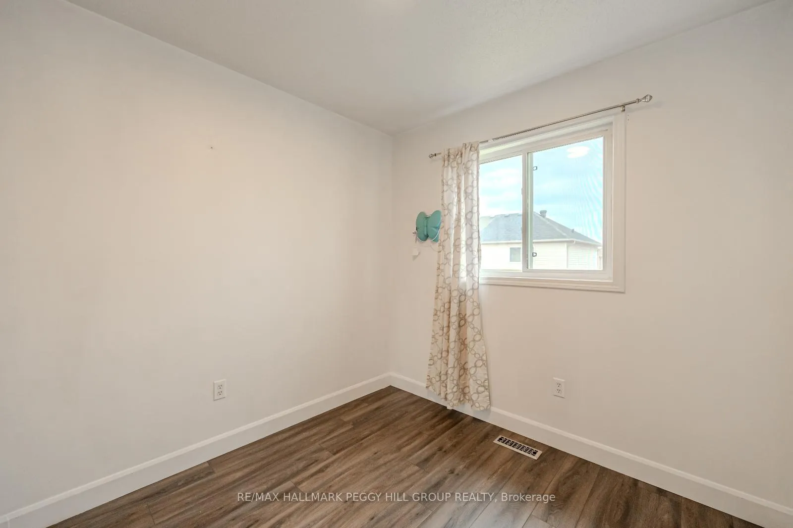 Photo 11 of 87 Pringle Drive, Barrie, Edgehill Drive — HOMEH