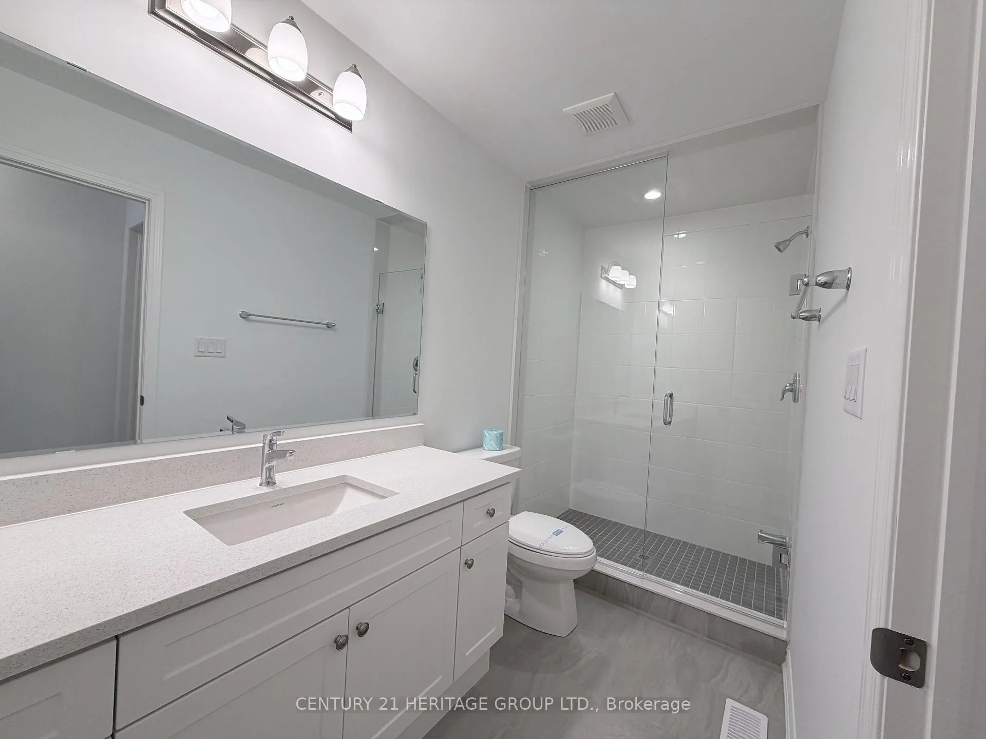 Photo 8 of 94 Vinewood Crescent, Barrie, Rural Barrie Southeast — HOMEH