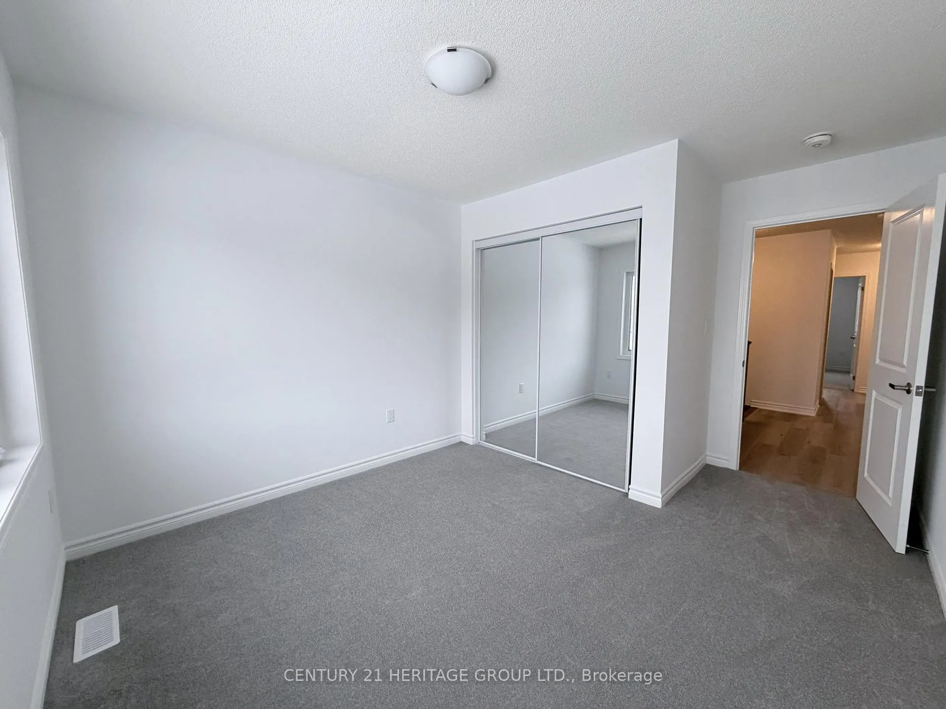 Photo 10 of 94 Vinewood Crescent, Barrie, Rural Barrie Southeast — HOMEH