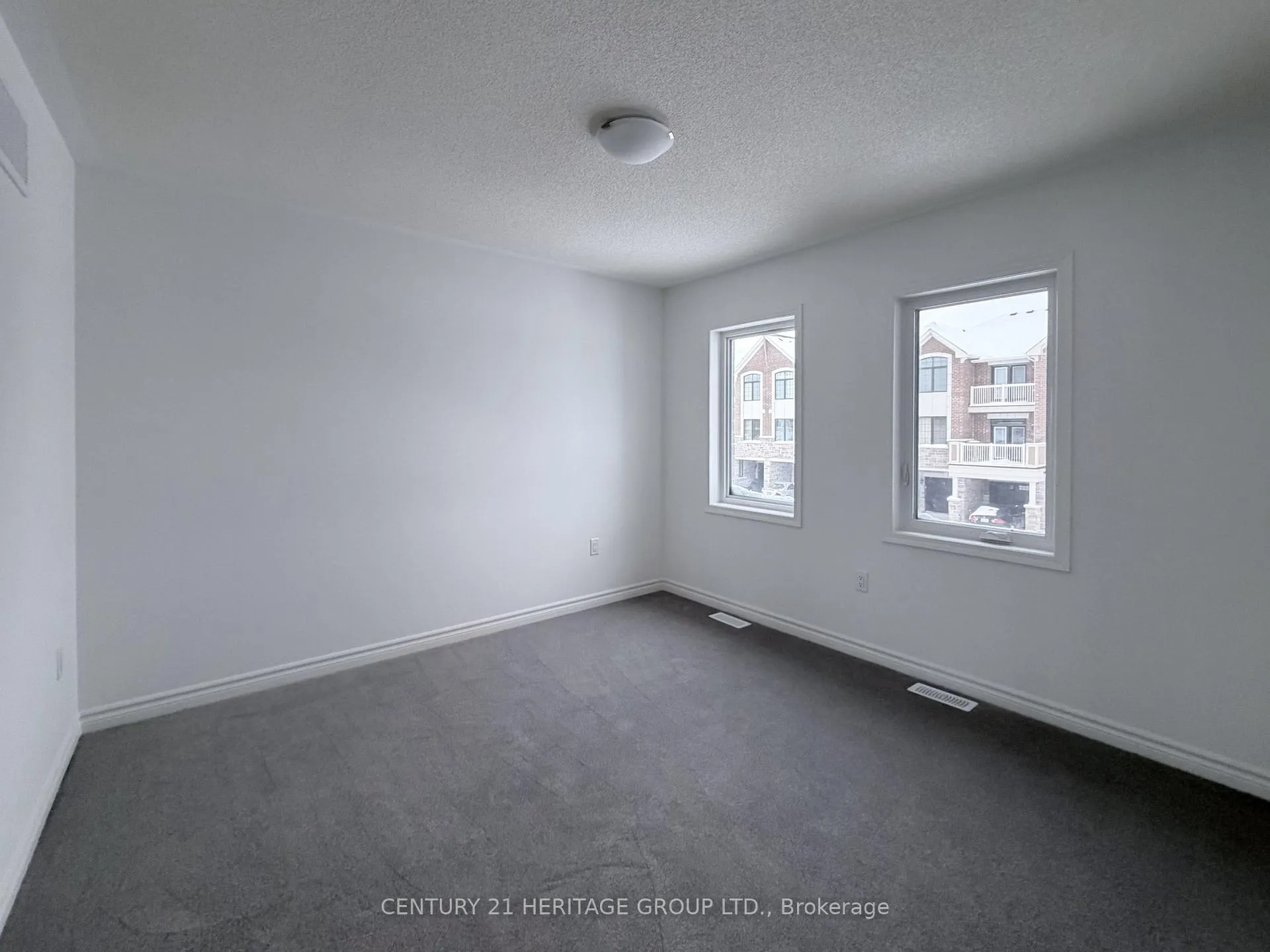 Photo 12 of 94 Vinewood Crescent, Barrie, Rural Barrie Southeast — HOMEH