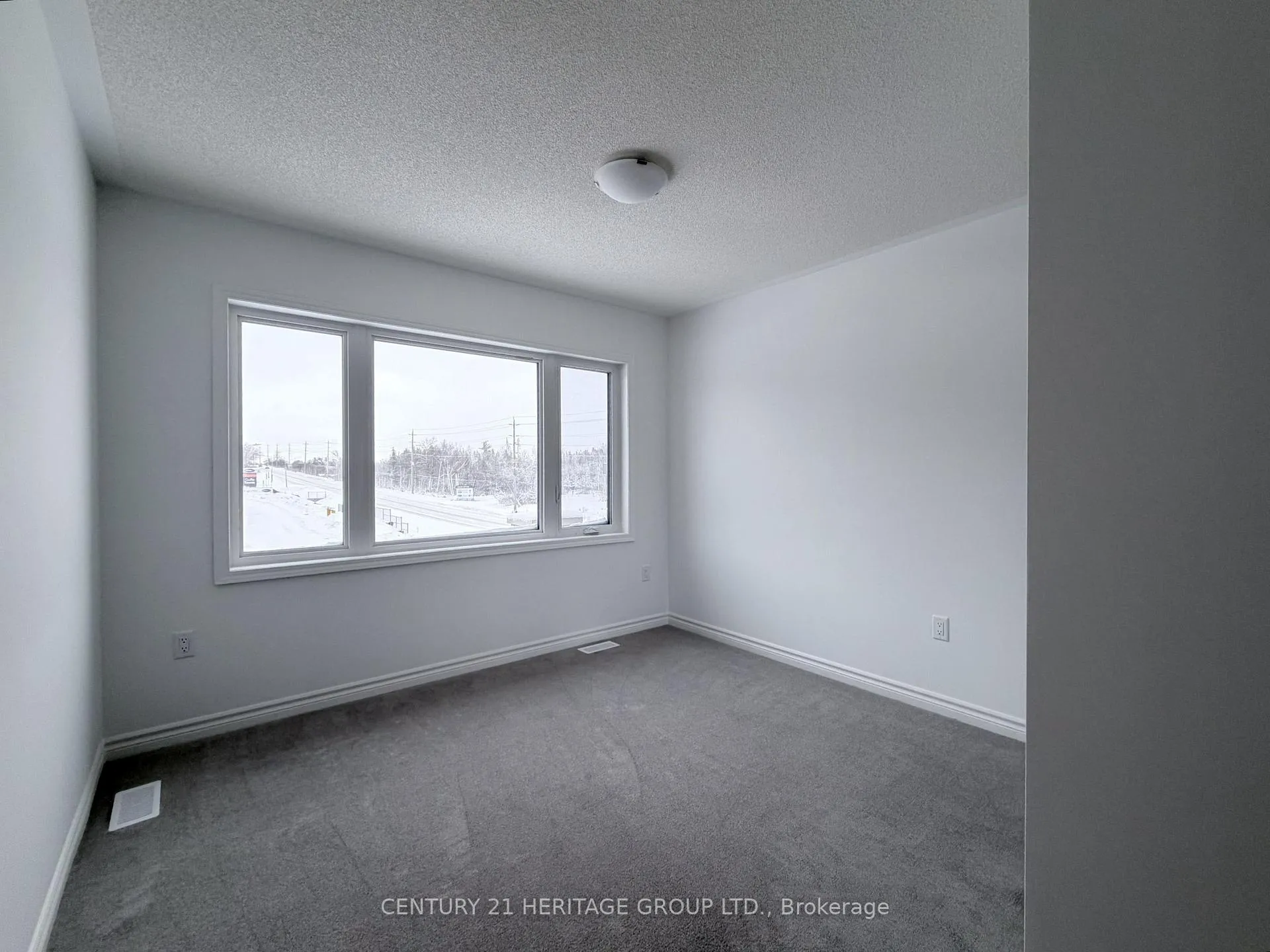 Photo 13 of 94 Vinewood Crescent, Barrie, Rural Barrie Southeast — HOMEH