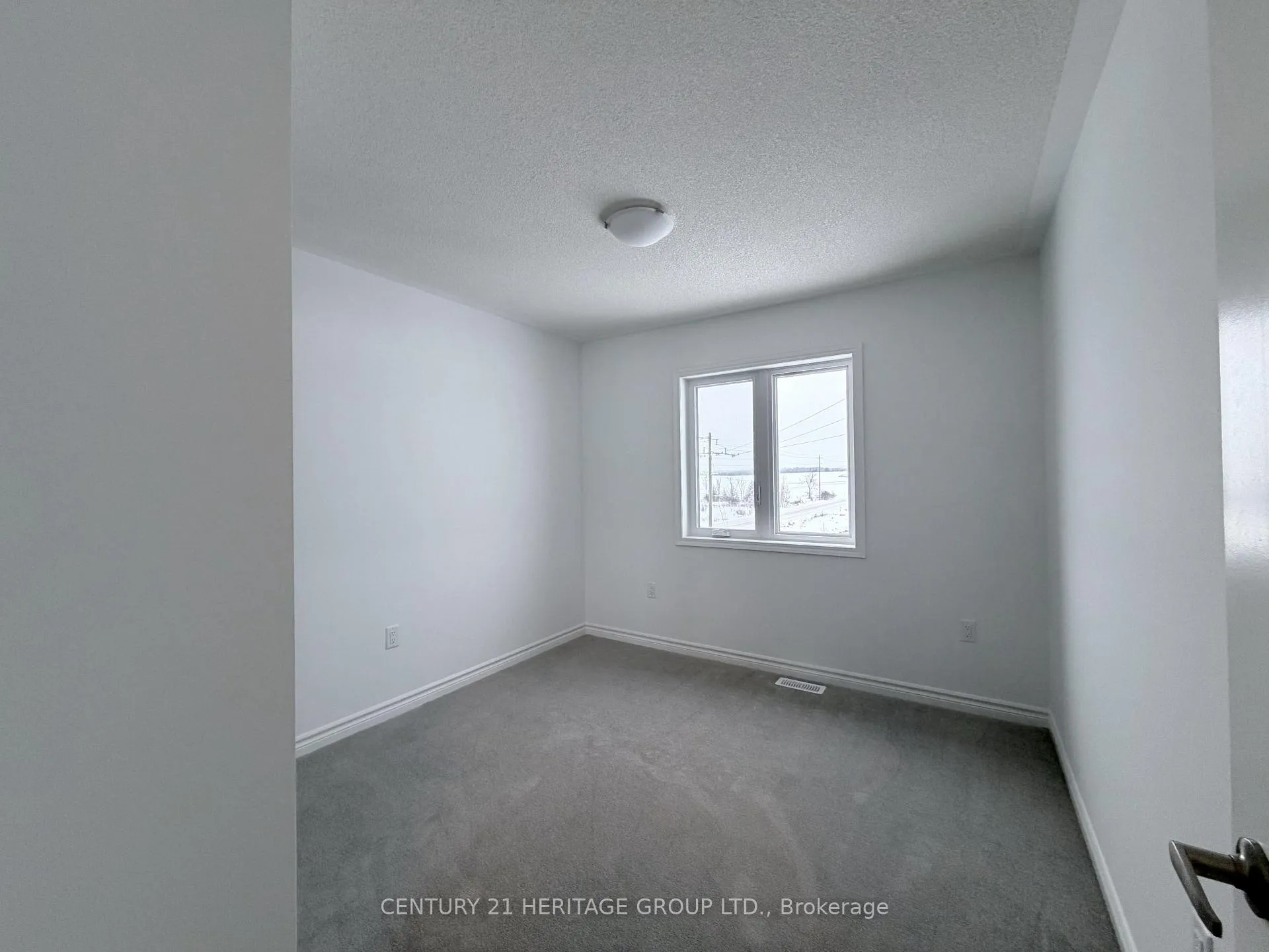 Photo 14 of 94 Vinewood Crescent, Barrie, Rural Barrie Southeast — HOMEH