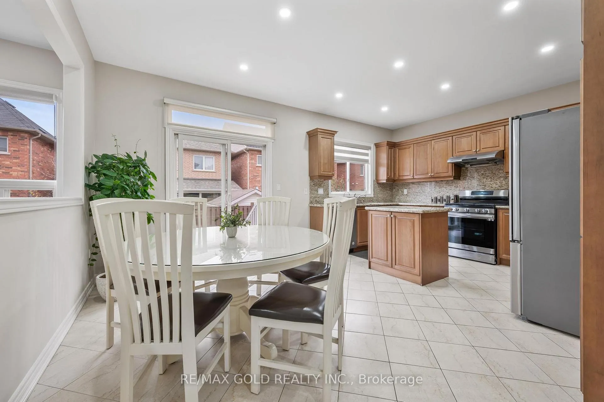 Photo 8 of 68 Lyndbrook Crescent, Brampton, Bram East — HOMEH