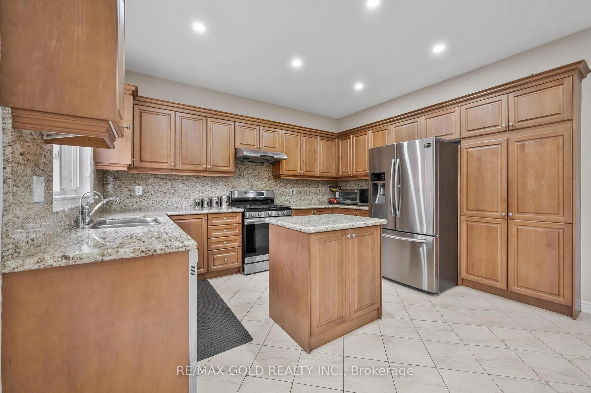 Photo 9 of 68 Lyndbrook Crescent, Brampton, Bram East — HOMEH