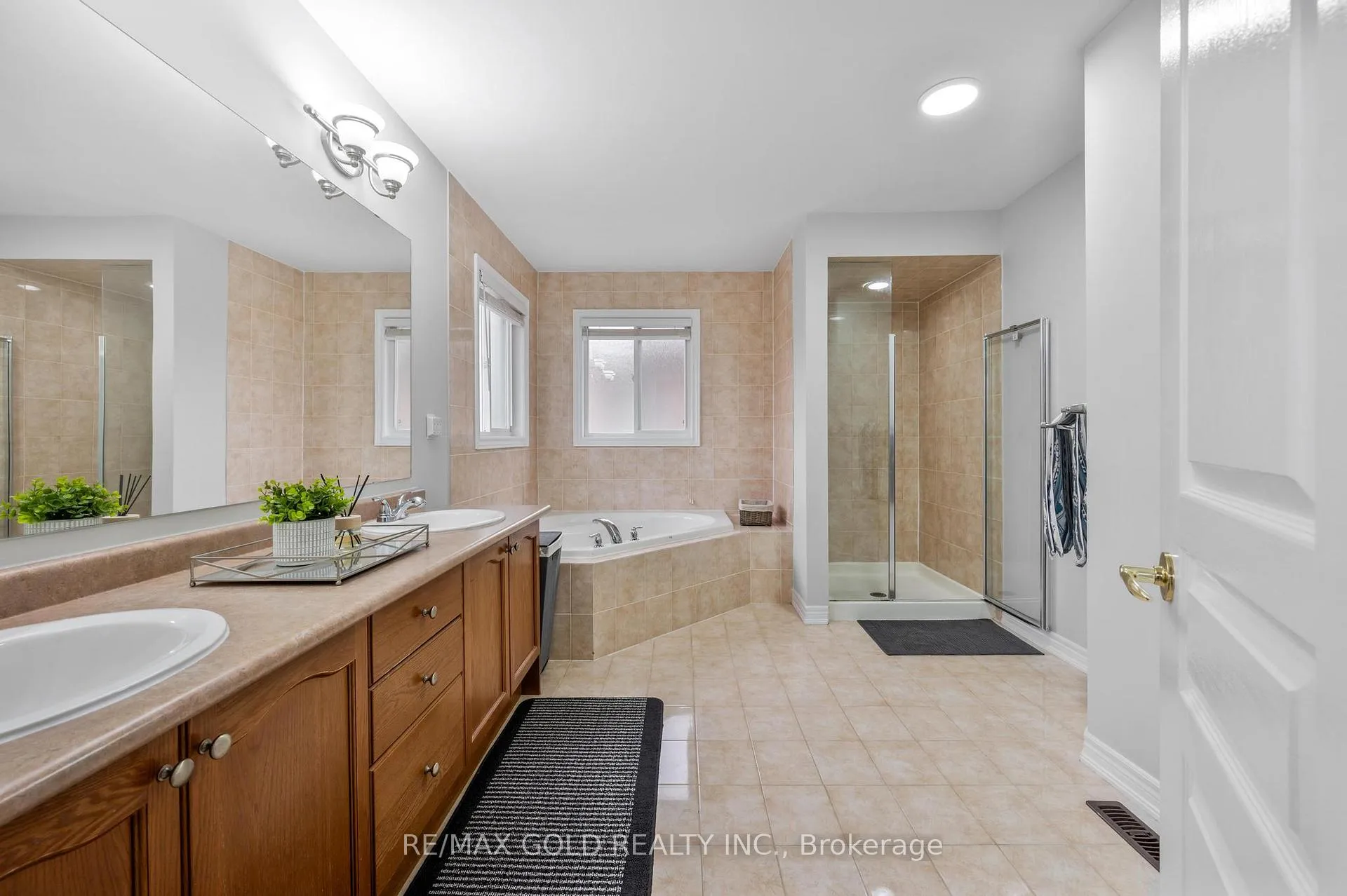Photo 14 of 68 Lyndbrook Crescent, Brampton, Bram East — HOMEH