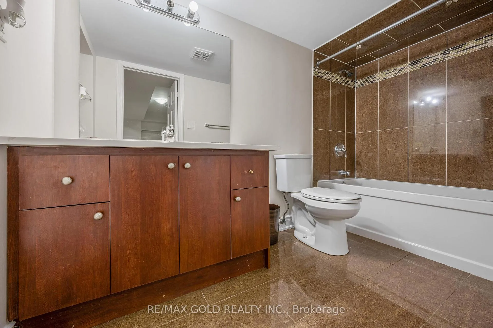 Photo 25 of 68 Lyndbrook Crescent, Brampton, Bram East — HOMEH
