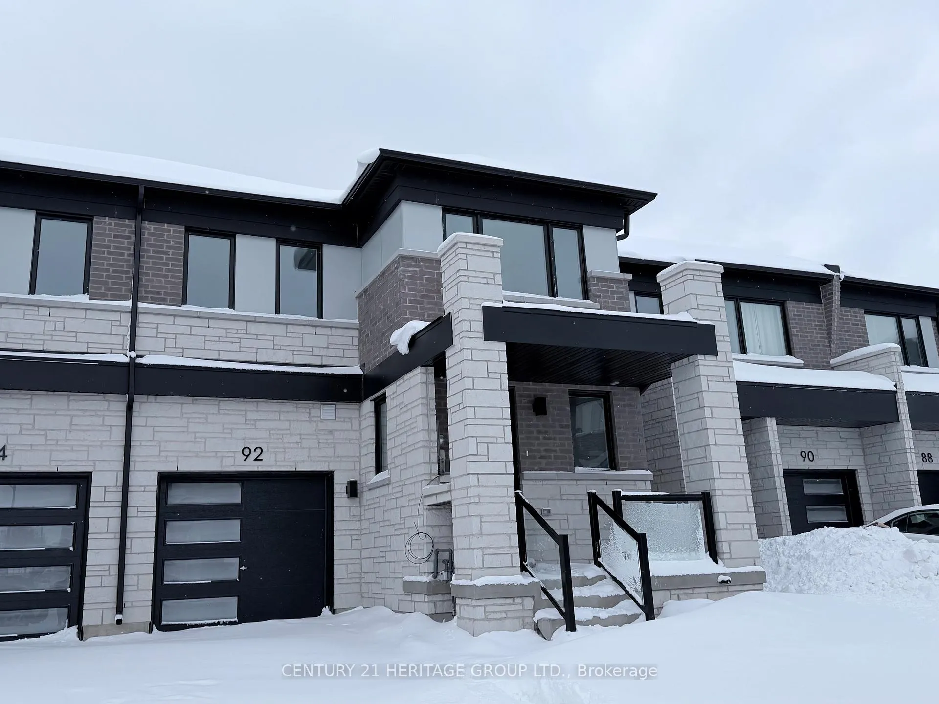 Photo 1 of 92 Vinewood Crescent, Barrie, Rural Barrie Southeast — HOMEH