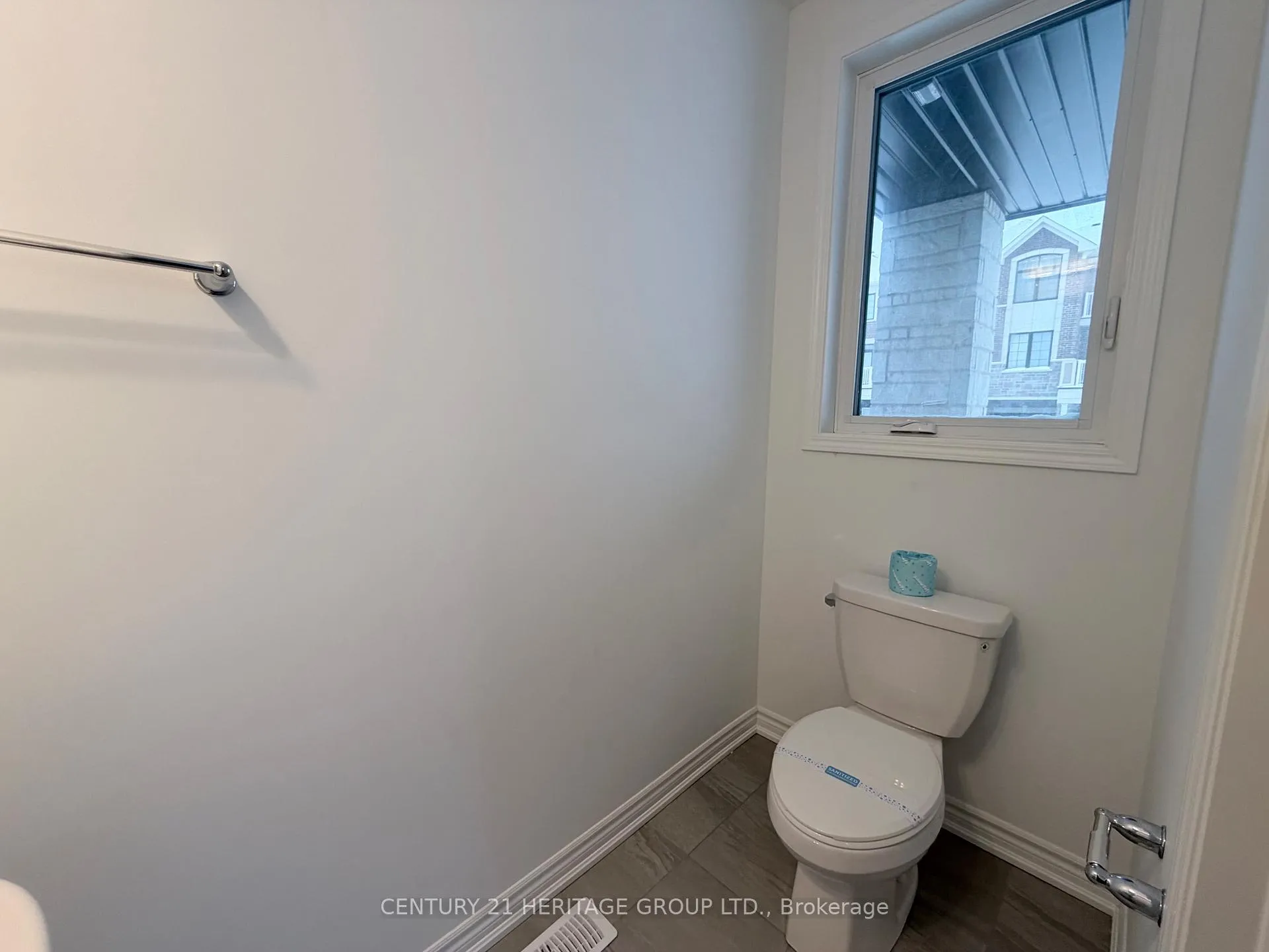 Photo 5 of 92 Vinewood Crescent, Barrie, Rural Barrie Southeast — HOMEH