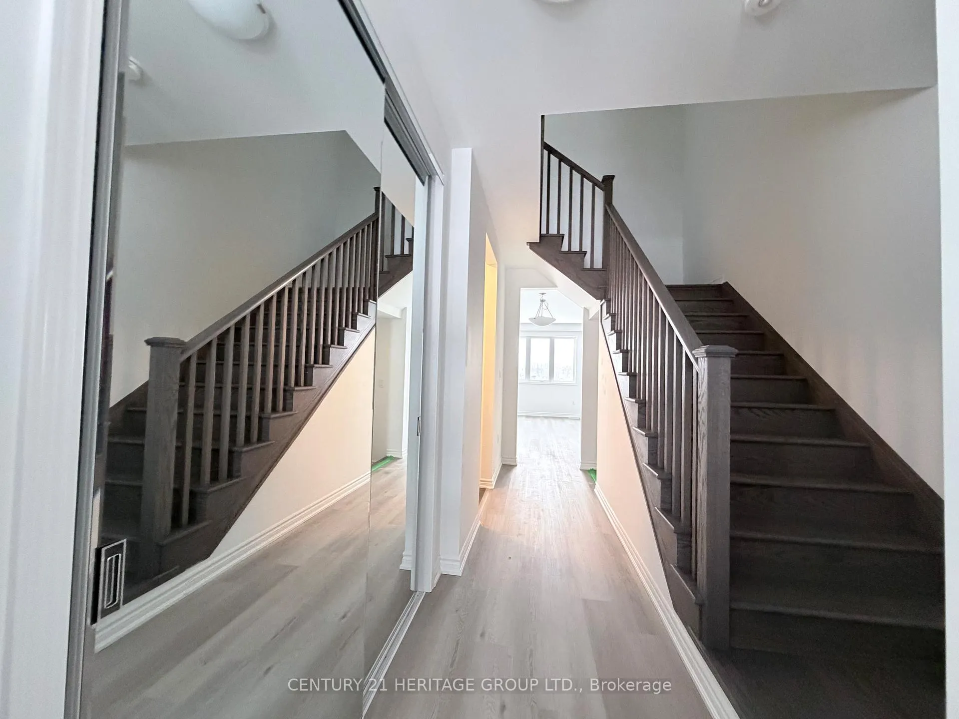 Photo 6 of 92 Vinewood Crescent, Barrie, Rural Barrie Southeast — HOMEH