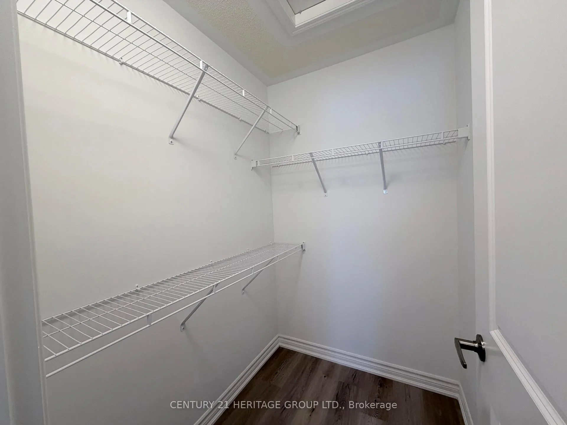 Photo 10 of 92 Vinewood Crescent, Barrie, Rural Barrie Southeast — HOMEH