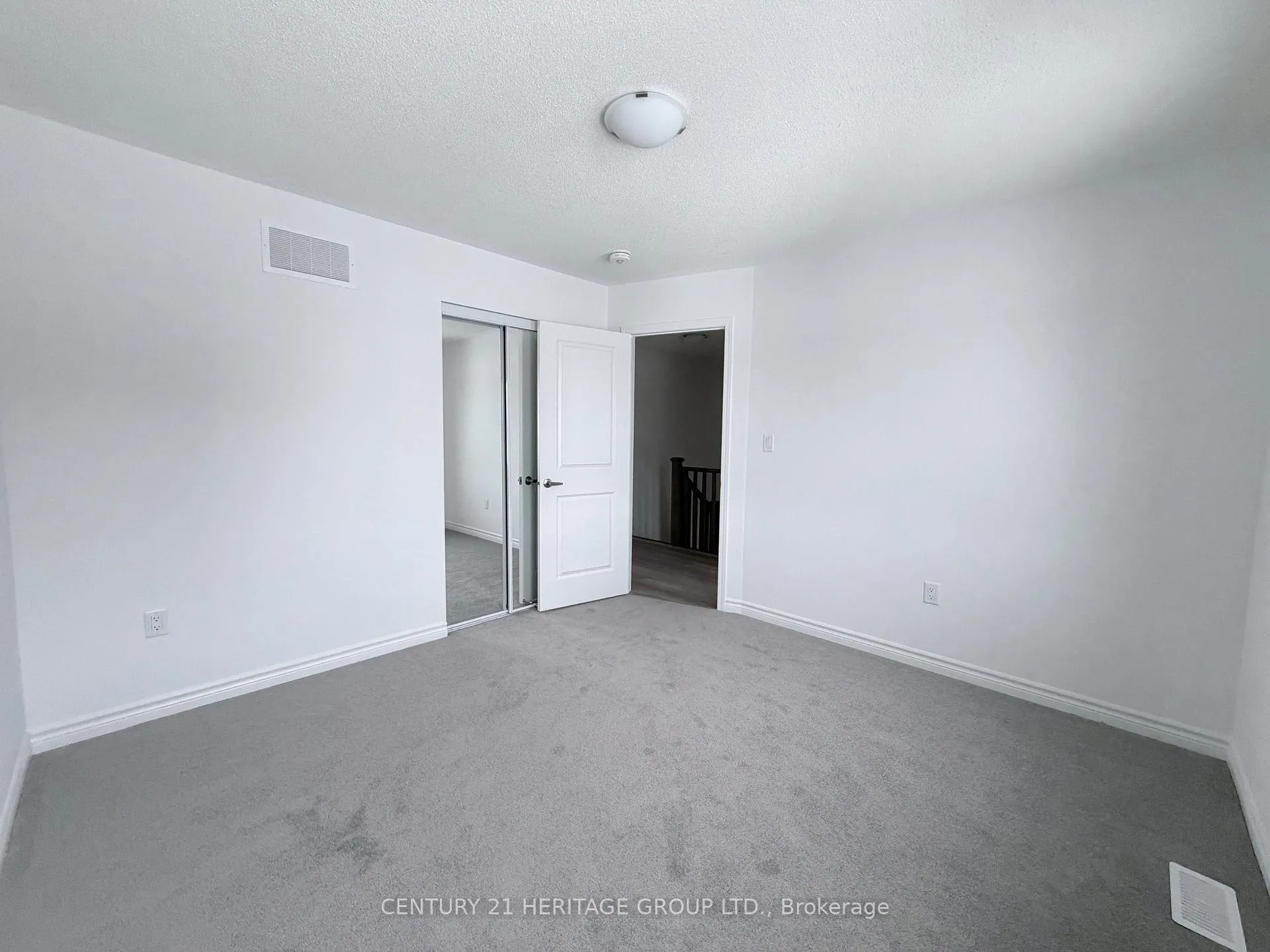 Photo 13 of 92 Vinewood Crescent, Barrie, Rural Barrie Southeast — HOMEH
