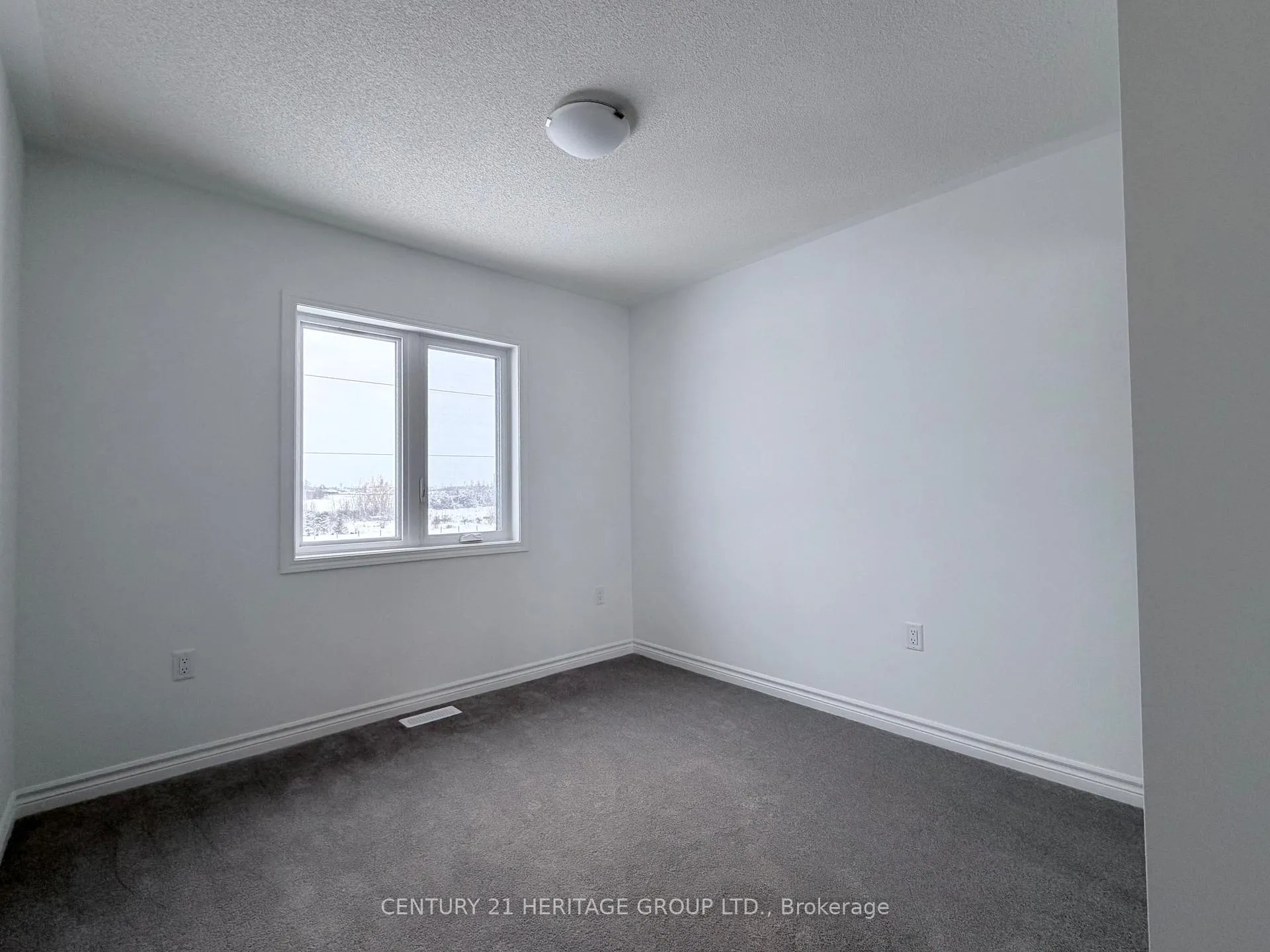Photo 15 of 92 Vinewood Crescent, Barrie, Rural Barrie Southeast — HOMEH